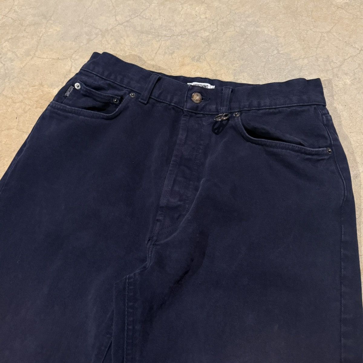 Moschino Vtg 1990s Moschino Love Peace Emblem Charm Faded Jeans ERD Size US 30 / EU 46 - 4 Thumbnail