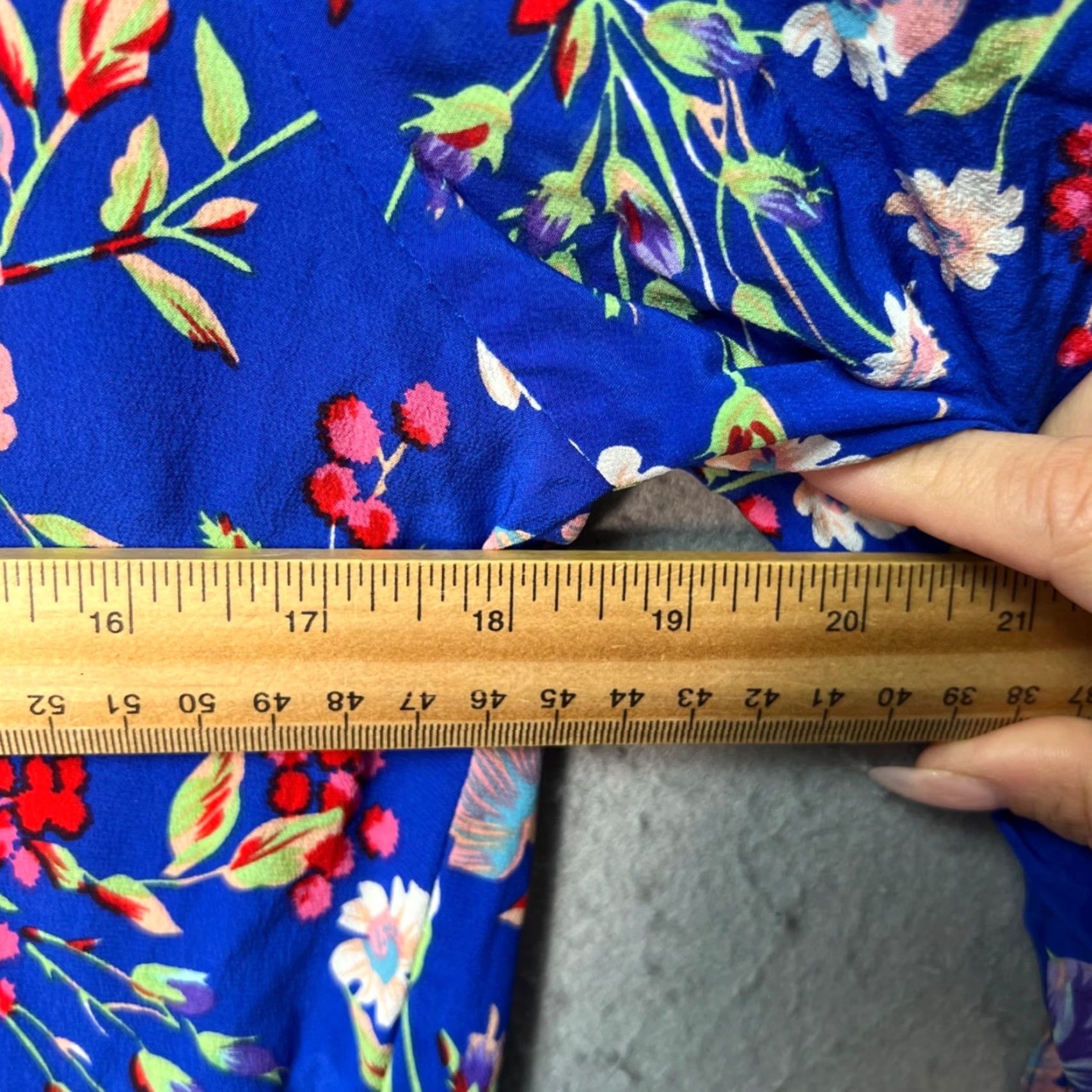 Vintage Yumi Kim Blouse Silk Blue Floral 3/4 Sleeve Keyhole XS Adult Womens Size XS / US 0-2 / IT 36-38 - 5 Thumbnail