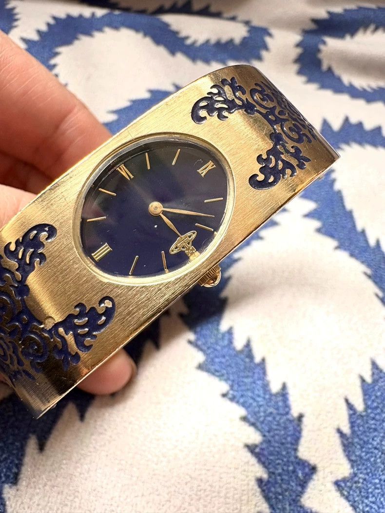 Vivienne Westwood Vivienne Westwood Golden Carved Blue Dial Watch Size ONE SIZE - 4 Thumbnail
