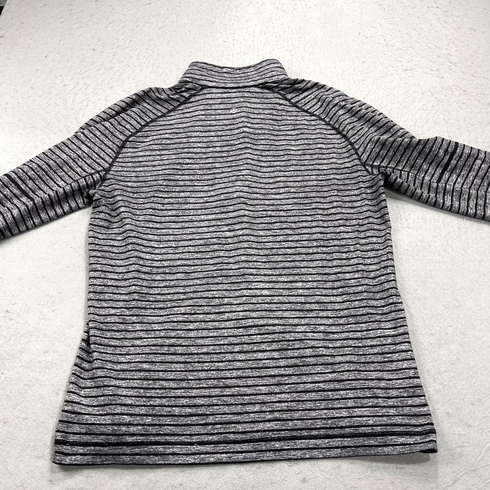 Lululemon Lululemon Jacket Mens Large Gray Striped 1/4 Zip Surge Pullover Gym Logo Size US L / EU 52-54 / 3 - 5 Thumbnail