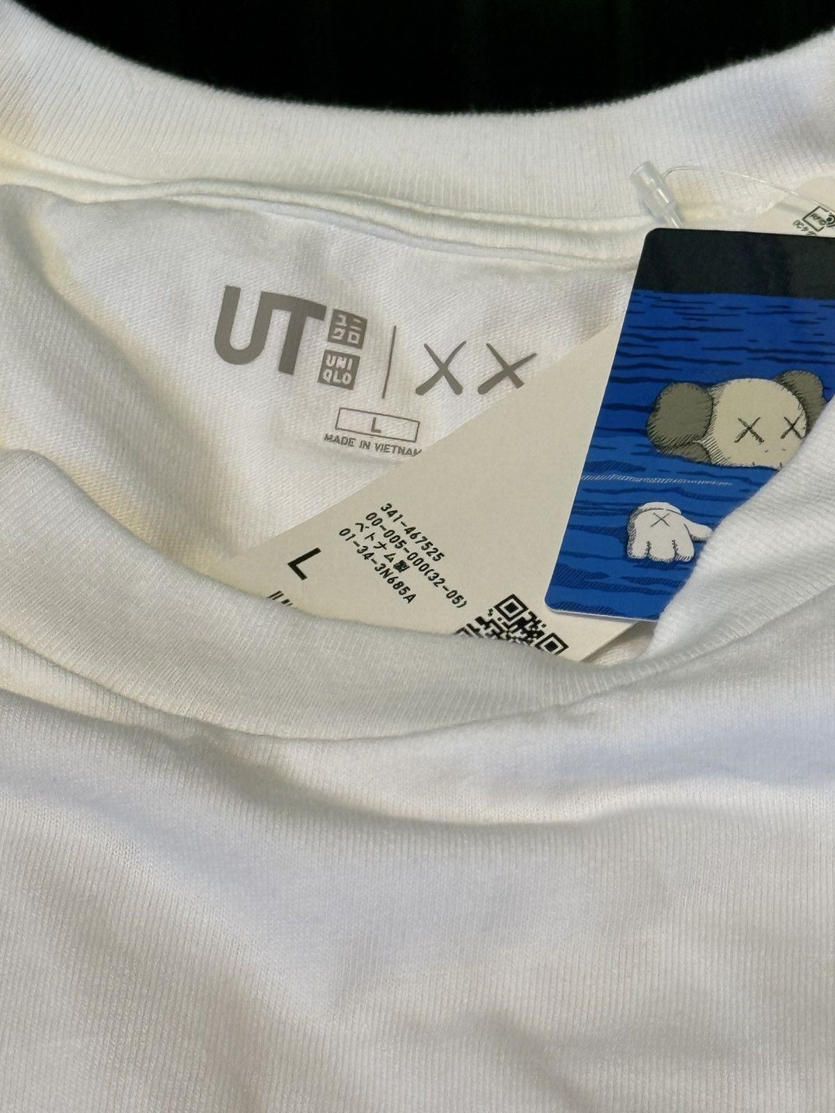 Kaws × Uniqlo KAWS X UNIQLO T Size Asian L Size US L / EU 52-54 / 3 - 5 Thumbnail