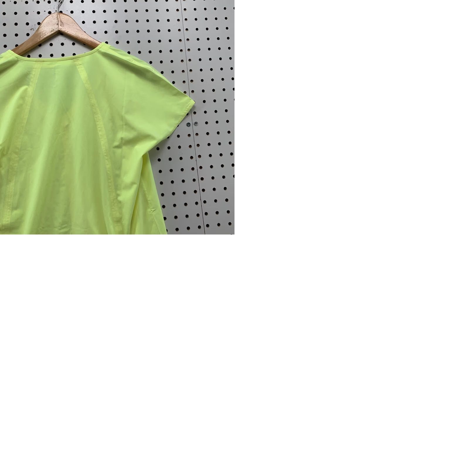 Athleta Athleta Blouse Shirt XS Womens V-Neck Casual Yellow Slit Athletic 15.5x26 Size XS / US 0-2 / IT 36-38 - 10 Thumbnail