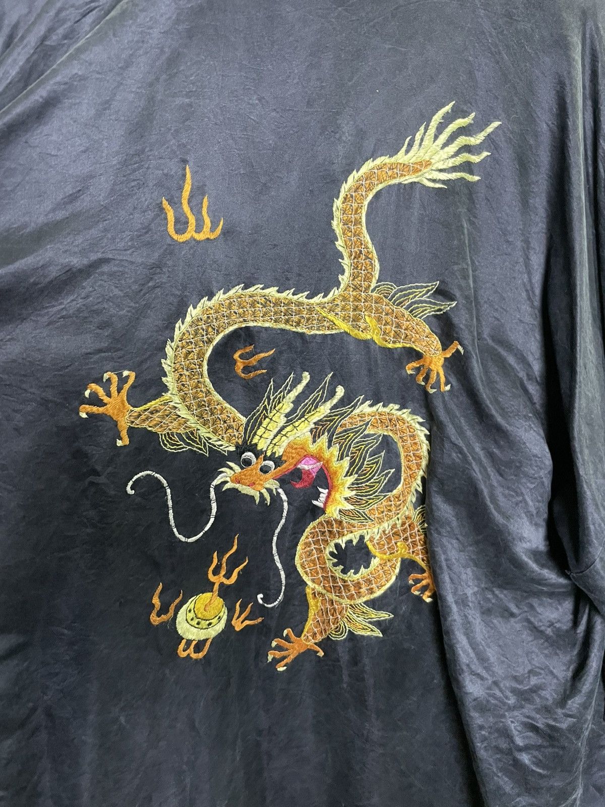 Japanese Brand Vintage Golden Dragon Embroided Kimono Silk Satin (37) Size US L / EU 52-54 / 3 - 3 Thumbnail