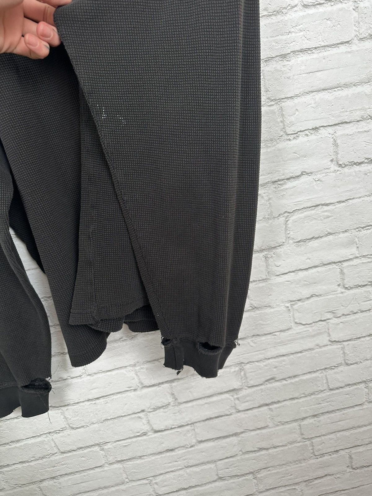 Vintage (L) PERFECTLY THRASHED WAFFLE Knit Black Longsleeve Tee Size US L / EU 52-54 / 3 - 14 Thumbnail