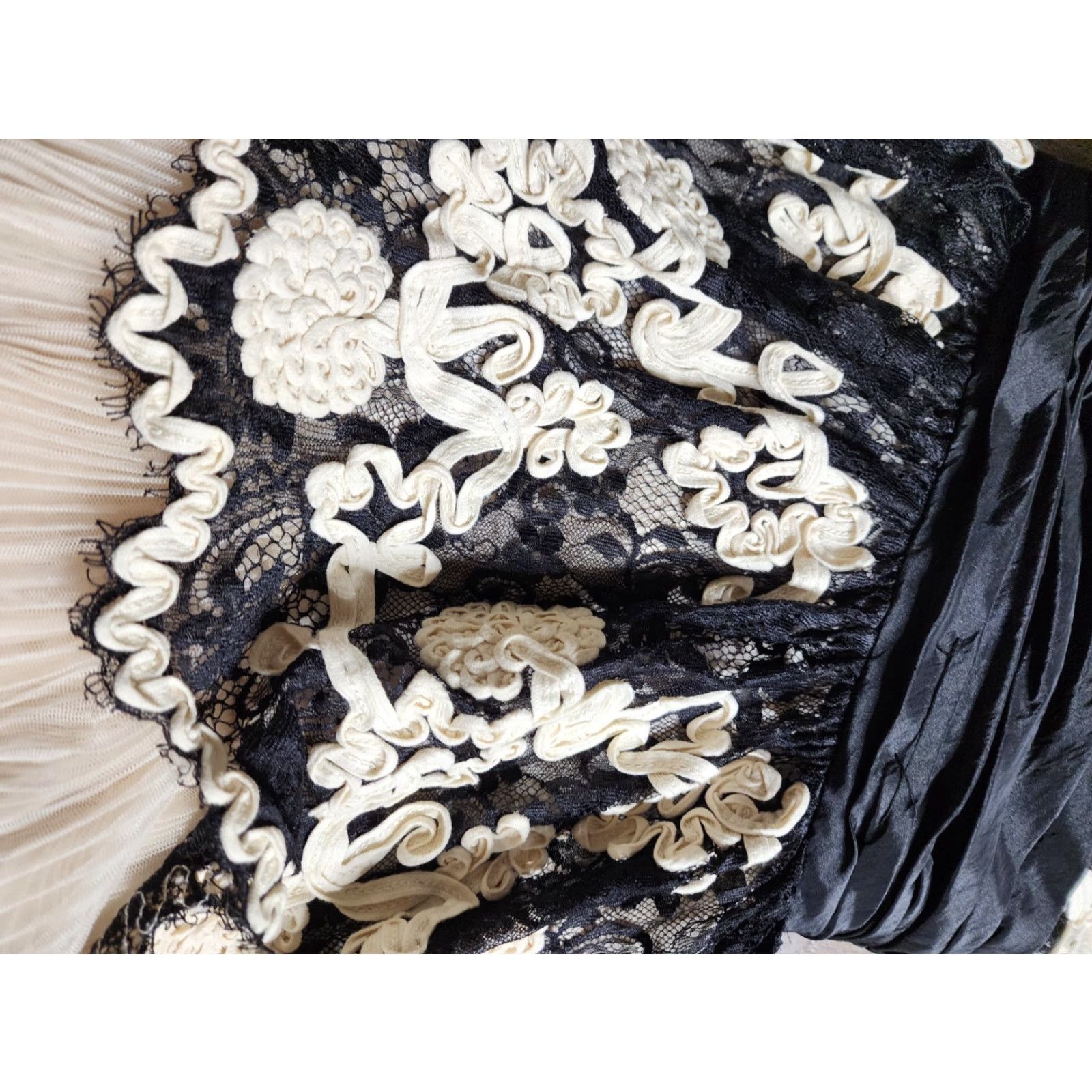 Betsey Johnson VINTAGE Betsey Johnson Lace Dress 4 Ivory Party Fit & Flare Sleeveless Y2K Womens Size S / US 4 / IT 40 - 7 Thumbnail