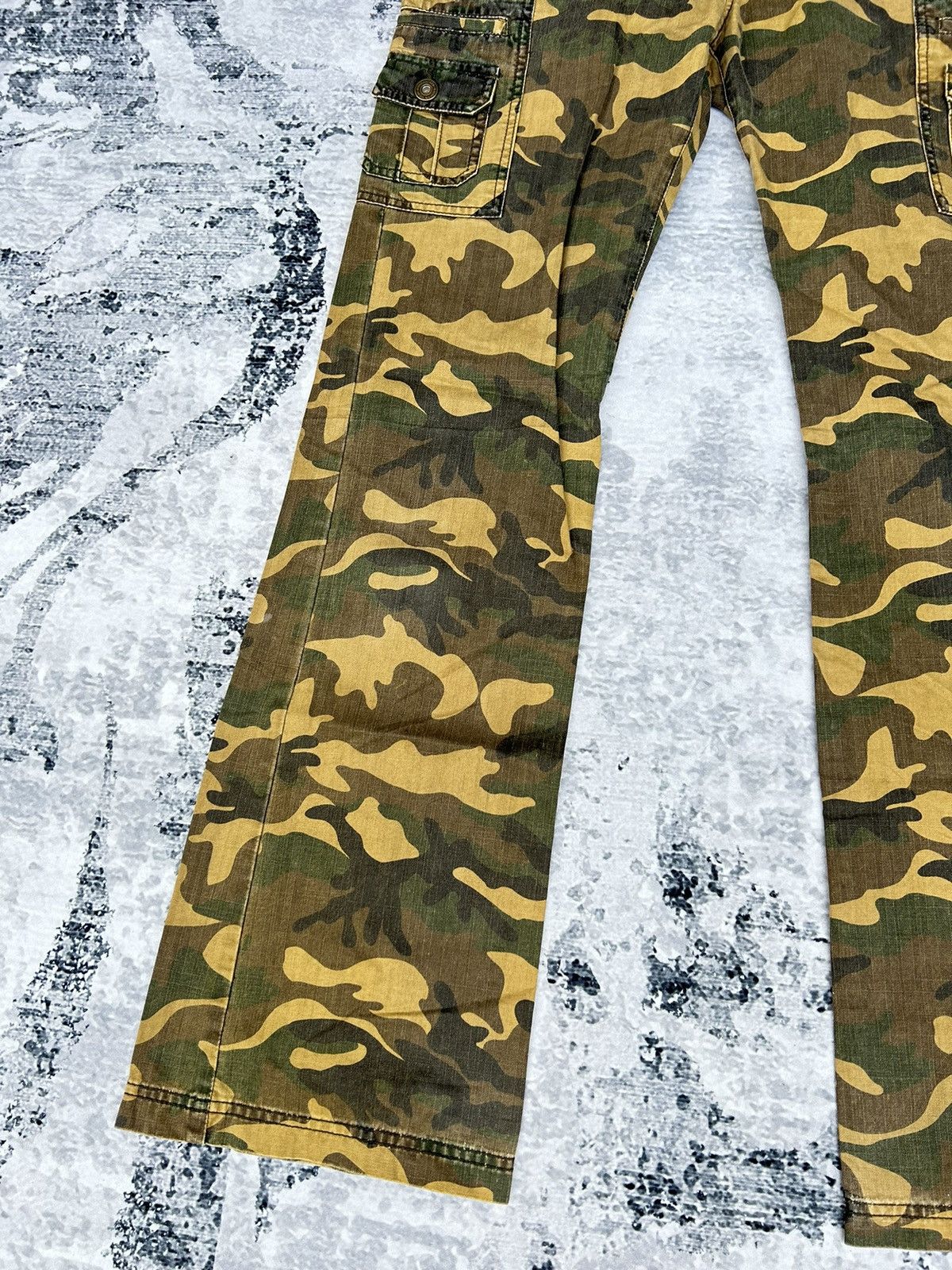 Takeo Kikuchi Takeo Kikuchi Camo Cargo Pants Size 29" - 6 Thumbnail
