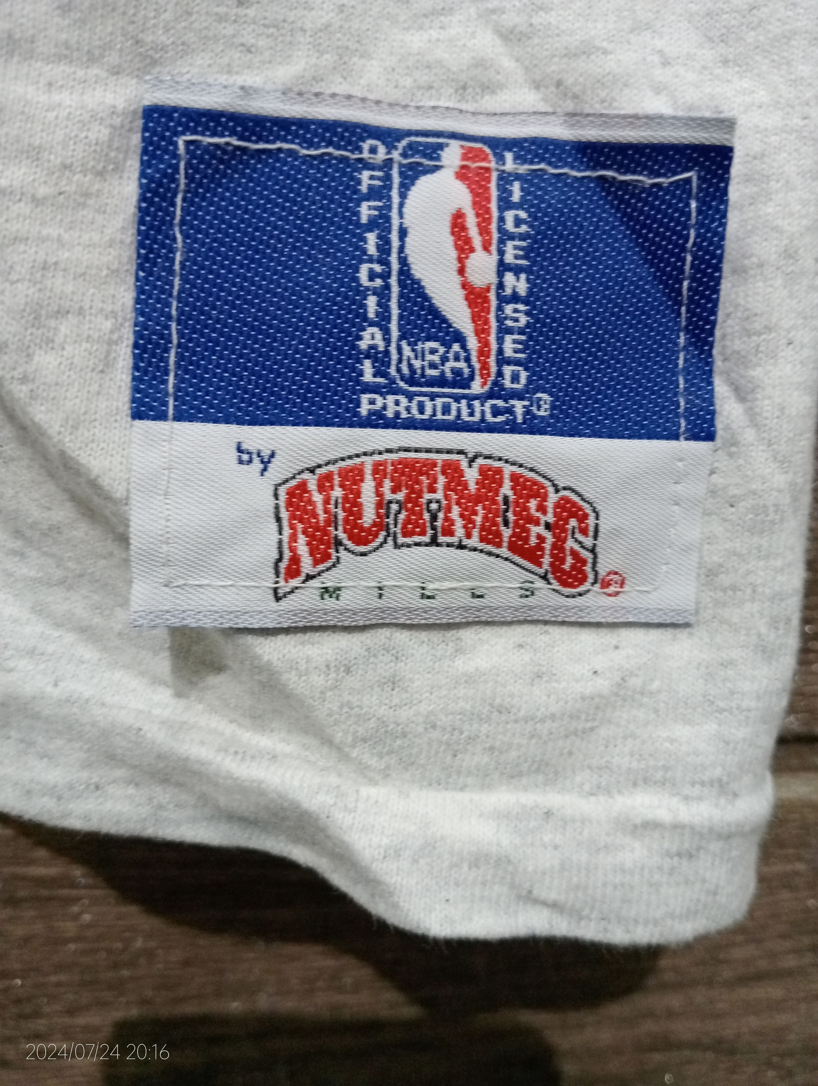 Nutmeg Vintage '90s Nutmeg Mills NBA Chicago Bulls Tee USA Size US L / EU 52-54 / 3 - 3 Thumbnail