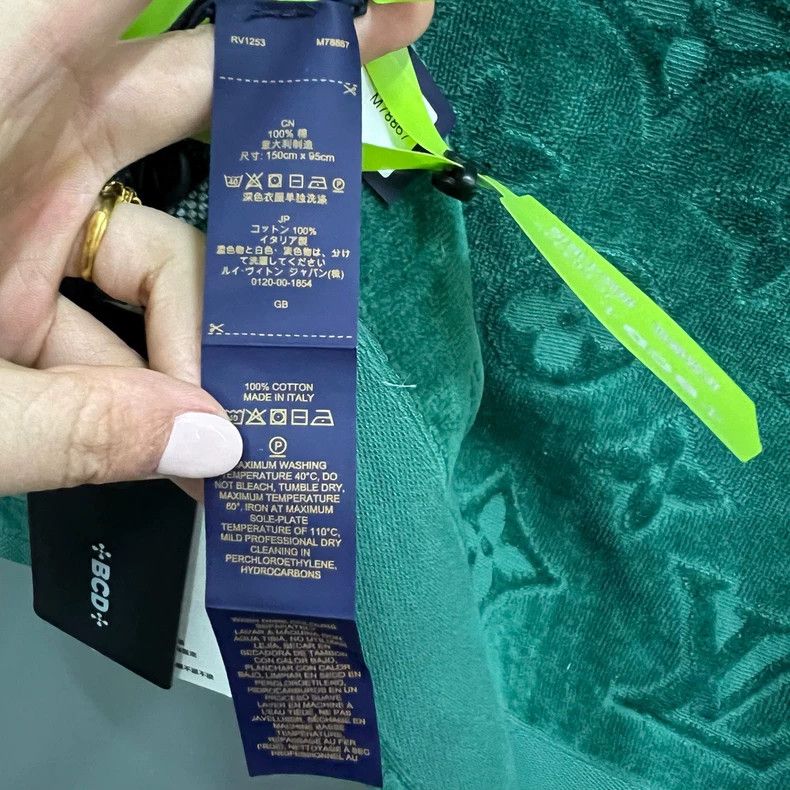 Louis Vuitton Louis Vuitton Green presbyopic towel Size ONE SIZE - 5 Thumbnail