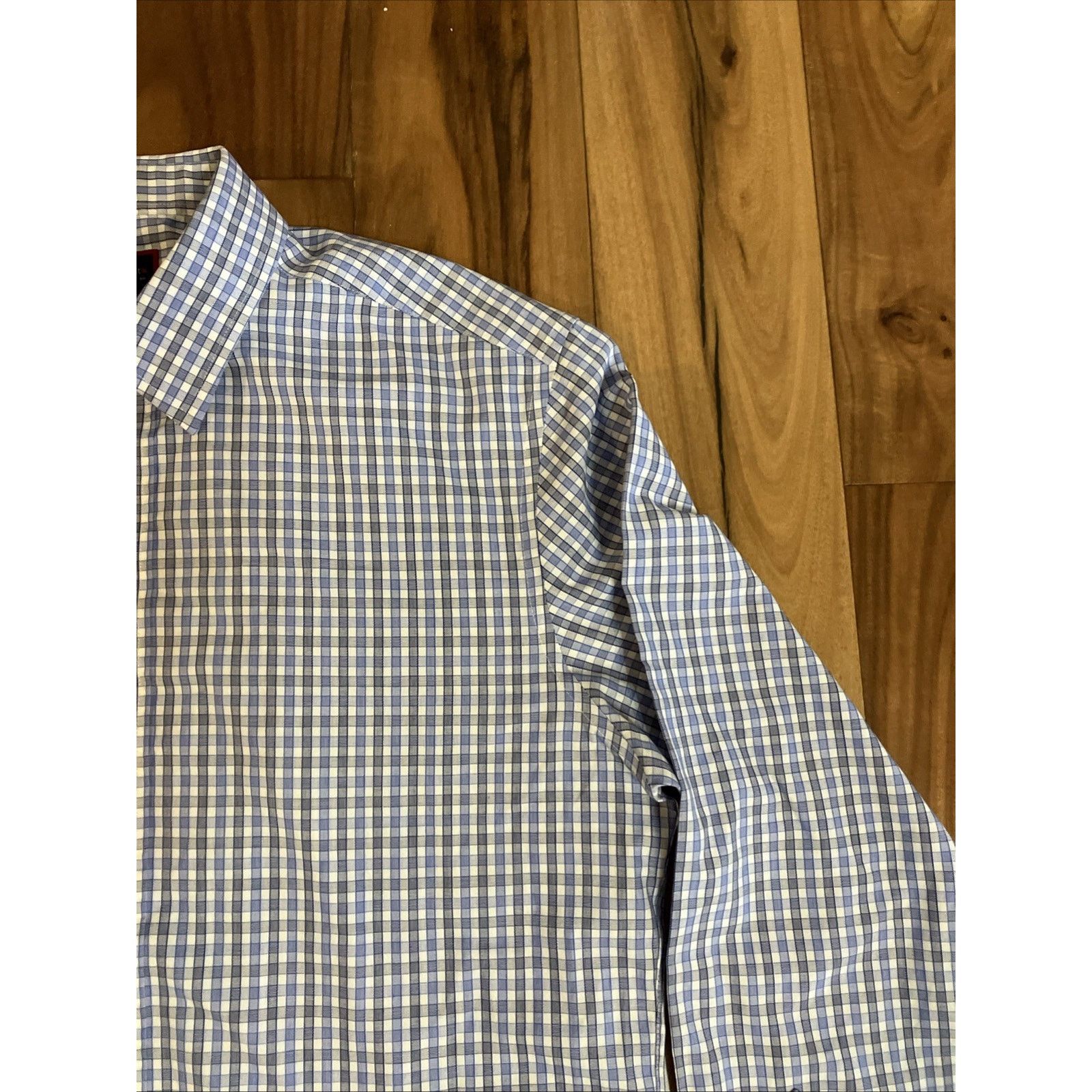 UNTUCKit UNTUCKit Shirt Mens Medium REGULAR Fit Wrinkle Free Button Size US M / EU 48-50 / 2 - 8 Thumbnail