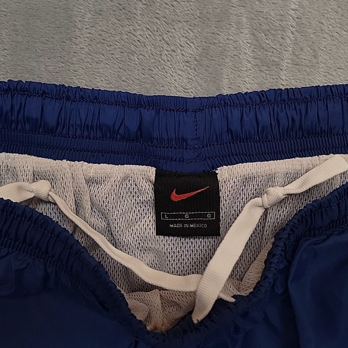 Nike VINTAGE Nike Shorts Men L Blue Lined Embroidered Spellout Swoosh Windbreaker 90s USA Pockets Logo Size US 33 - 4 Thumbnail