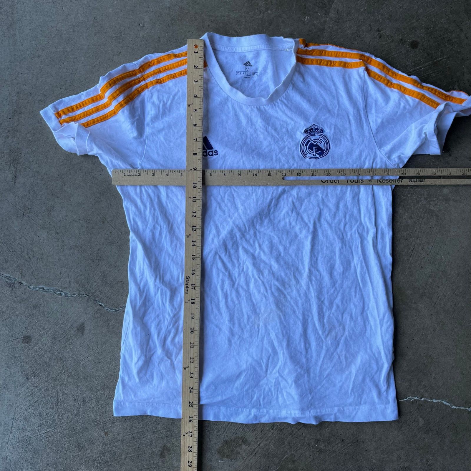 Vintage REAL MADRID ADIDAS STRIPED SHIRT MENS MEDIUM WHITE Size US M / EU 48-50 / 2 - 5 Thumbnail