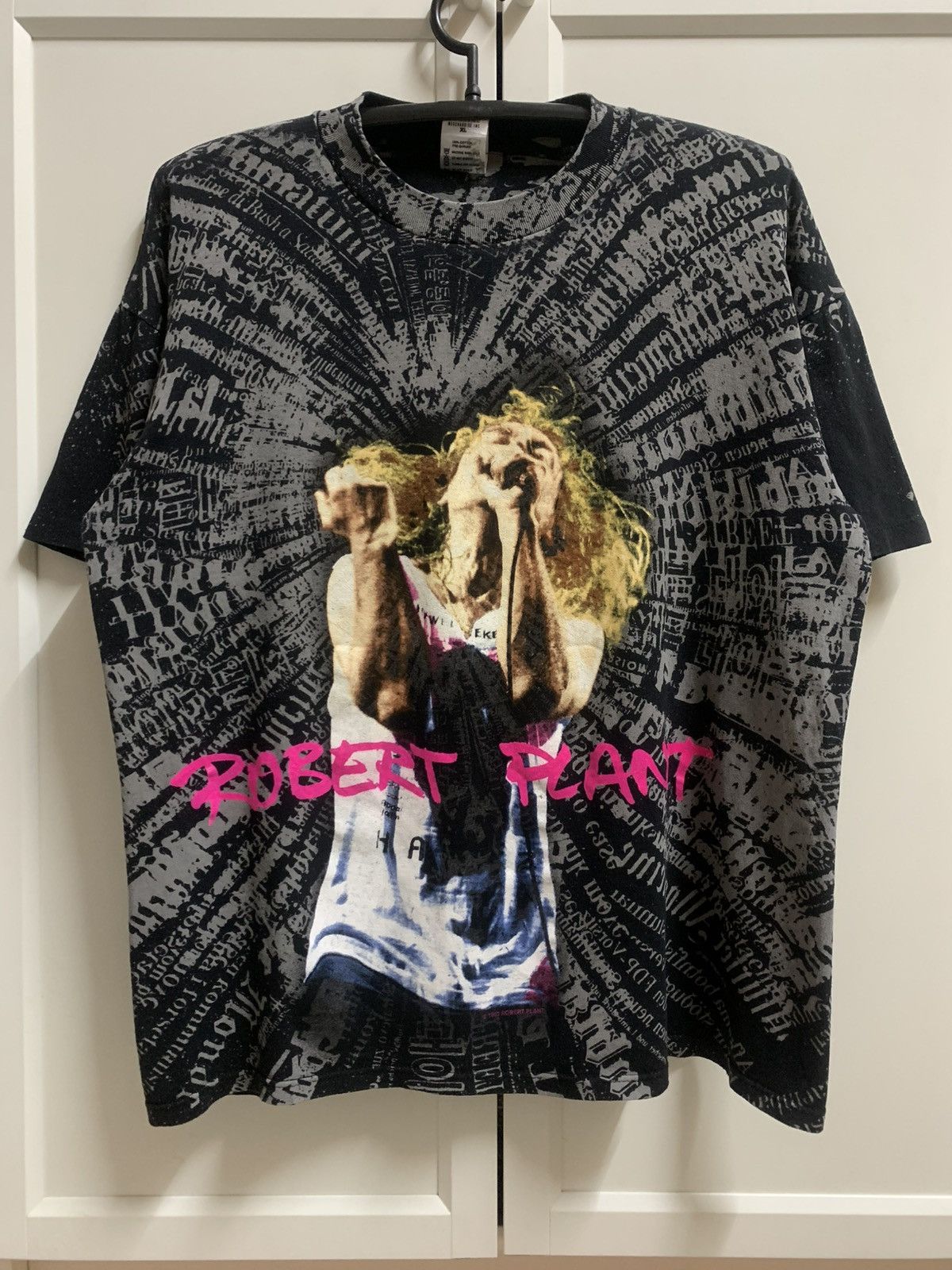 Band Tees 🎙️ Vintage Robert Plant AOP 90s T-shirt Size US XL / EU 56 / 4 - 1 Thumbnail