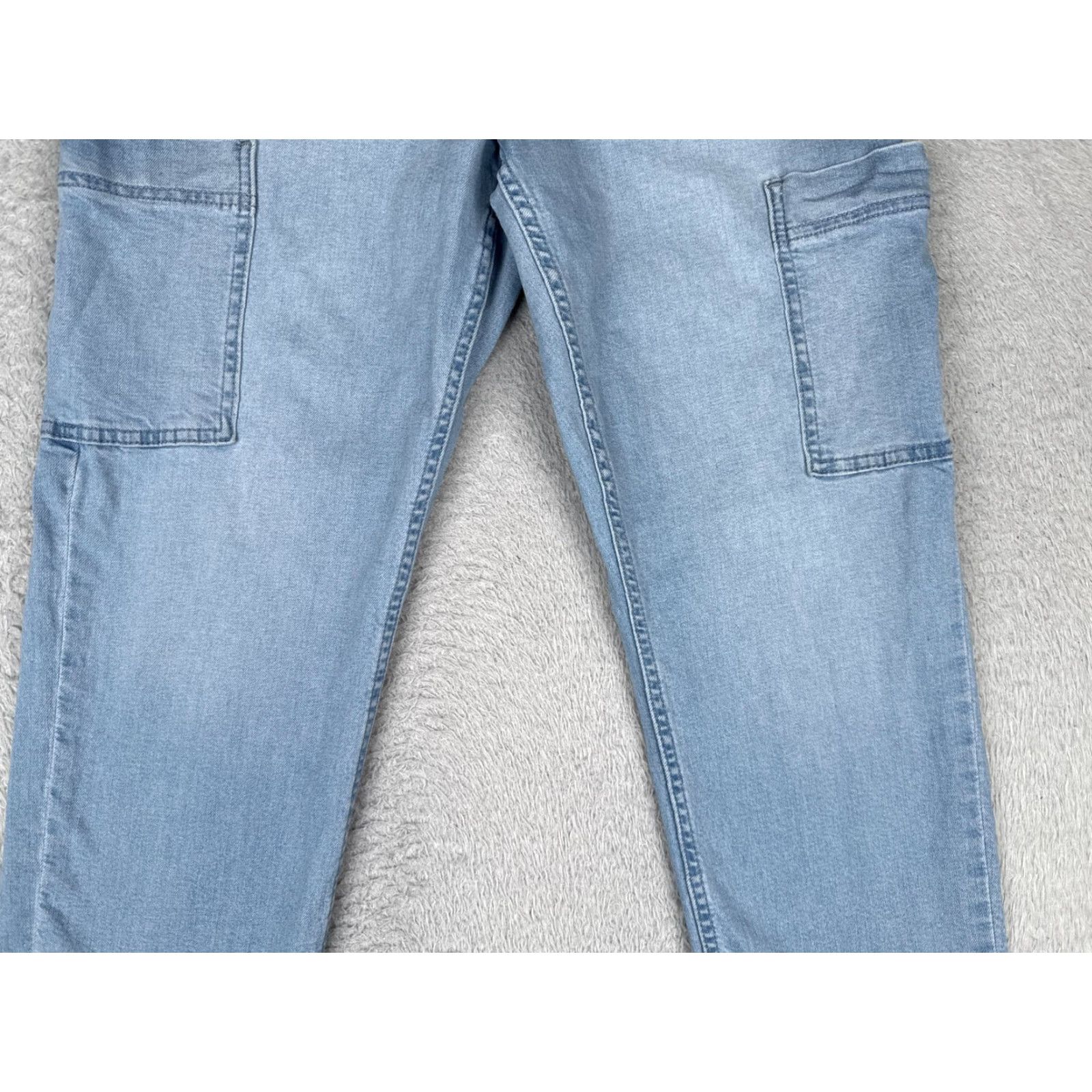 Calvin Klein Calvin Klein Jeans Womens Jeans Straight Cargo Light Wash 13/31 Blue 90s 5-Pocket Womens (Juniors) Mens? Size 34" / US 12 / IT 48 - 3 Thumbnail