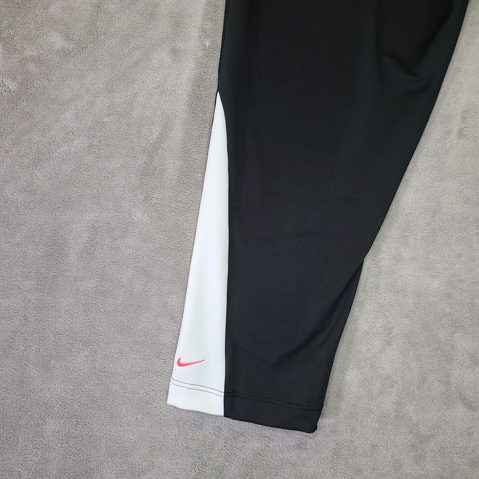 Nike Nike Women's Large Black Capri w/ White Trim - 32"W 22"L Size 32" / US 10 / IT 46 - 9 Thumbnail