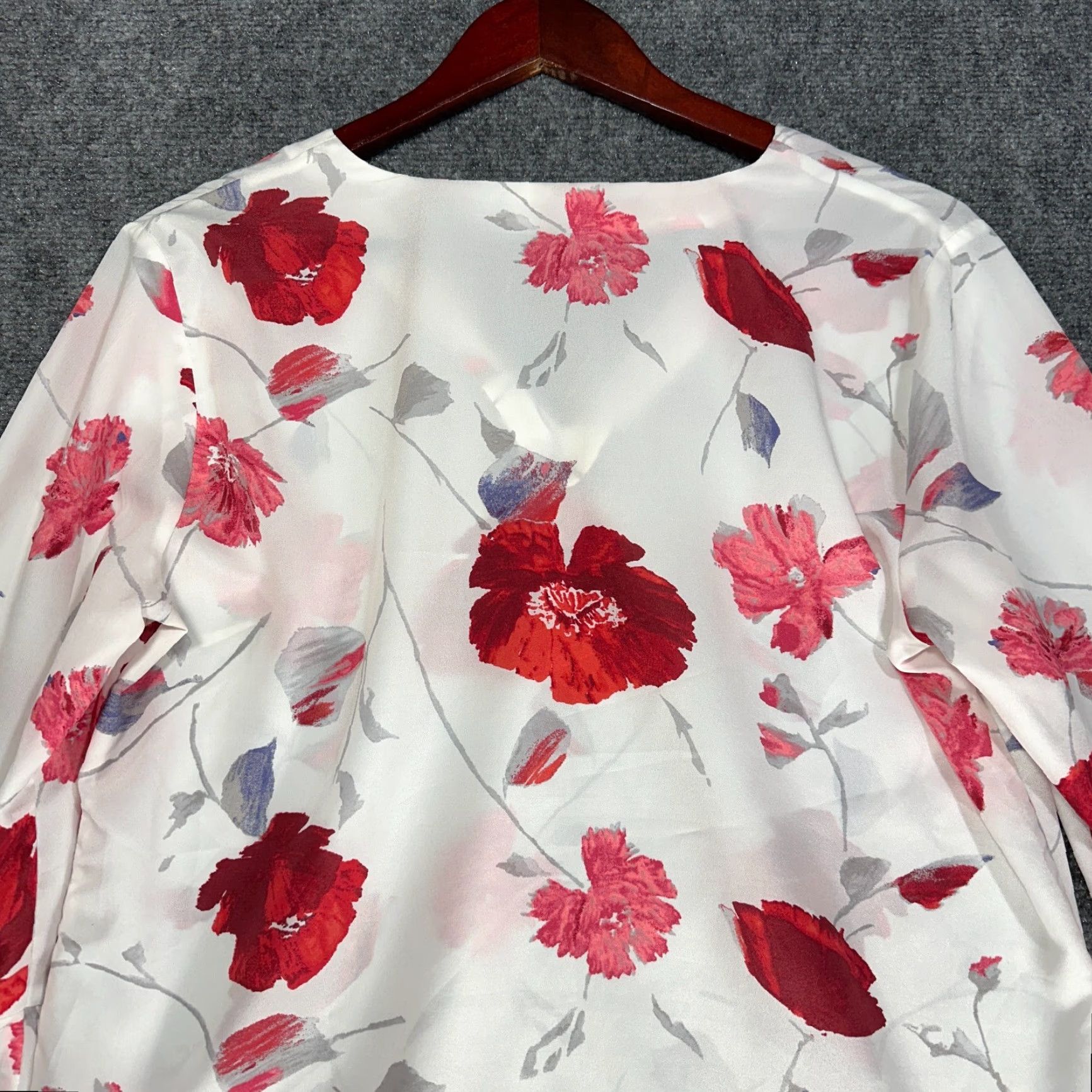 Banana Republic Banana Republic Blouse Top Womens Medium Floral Pullover White Bell Sleeve V-Neck + Mens? Size M / US 6-8 / IT 42-44 - 8 Thumbnail