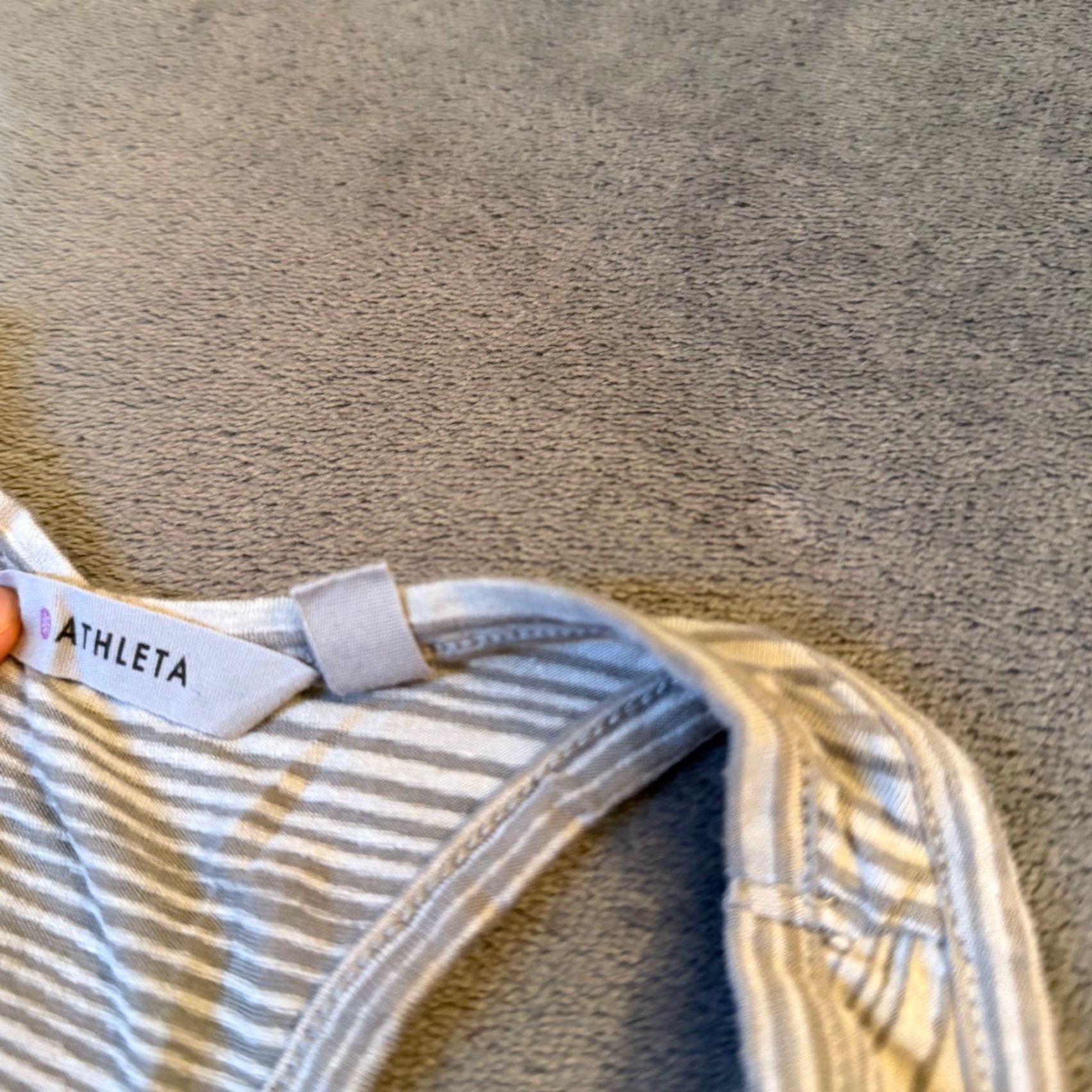 Athleta Athleta Racerback Tank Top Womens Small Gray White Chevron Striped High Neck Athletic Activewear Shirt Size S / US 4 / IT 40 - 2 Thumbnail