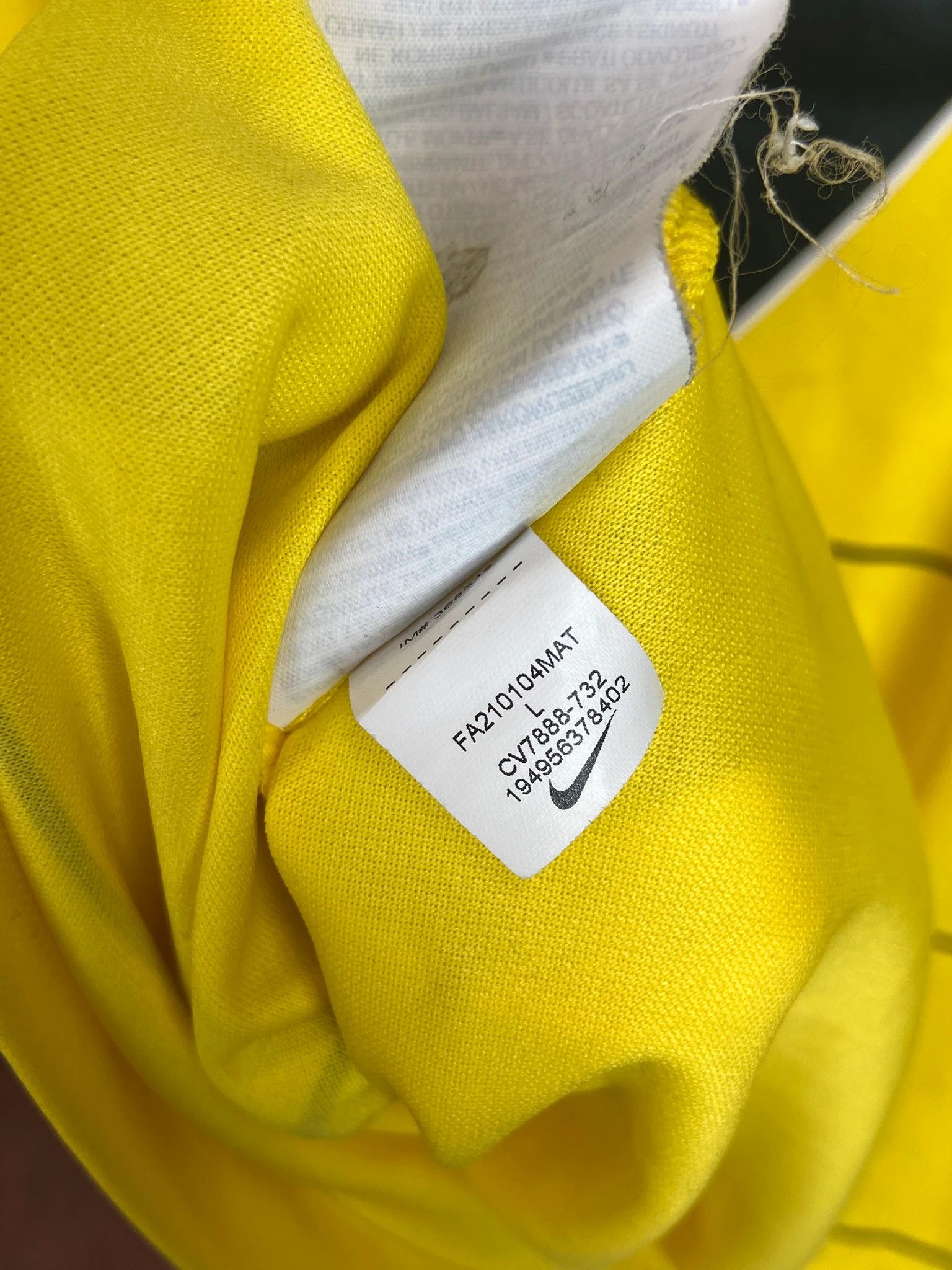 Nike Nike Chelsea FC Lukaku Jersey Yellow Size L Size US L / EU 52-54 / 3 - 10 Thumbnail