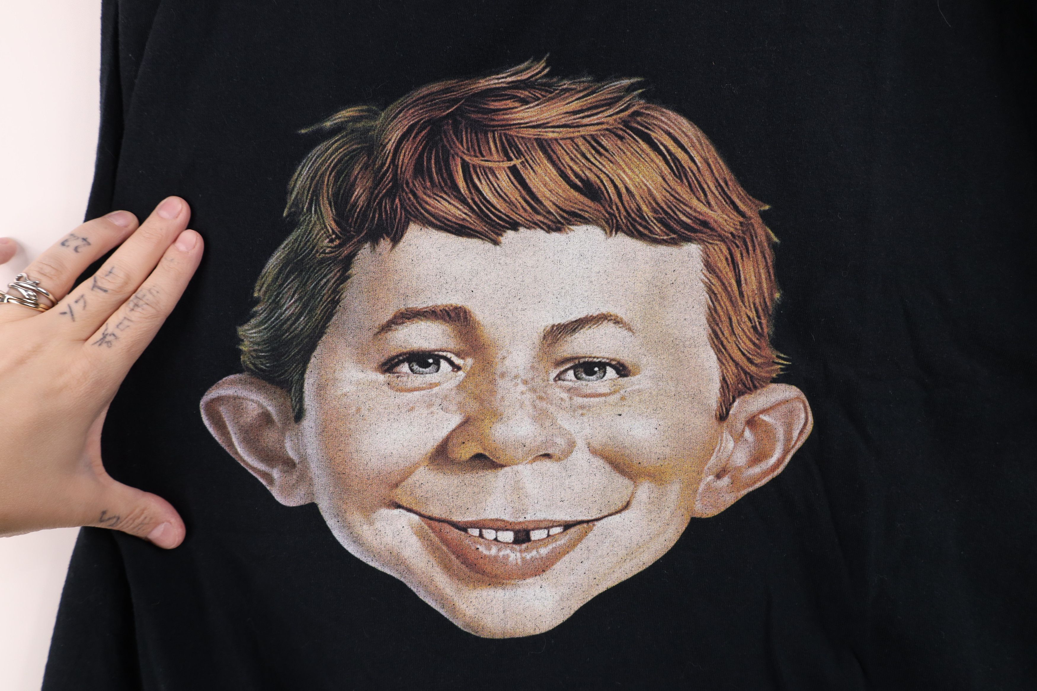 Vintage Vintage Alfred E Neuman Face Short Sleeve T-Shirt Black Size US XL / EU 56 / 4 - 4 Thumbnail