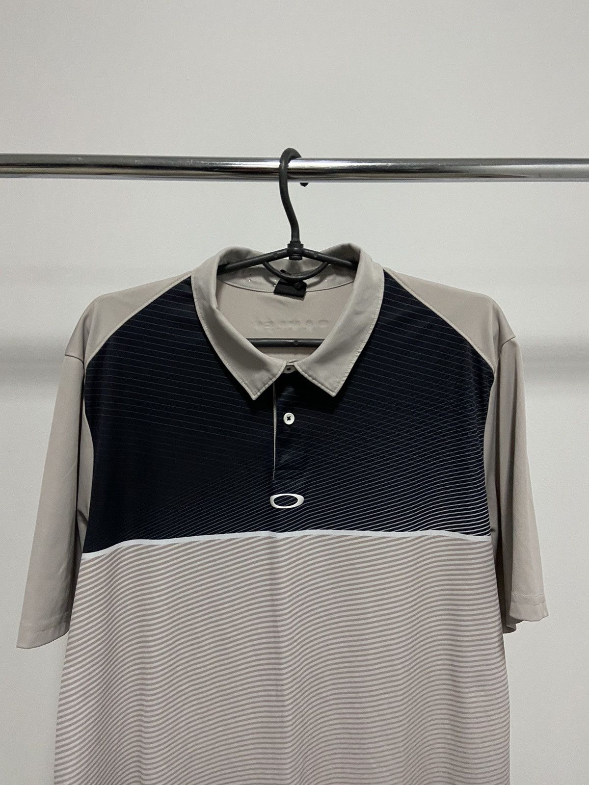 Oakley × Vintage Oakley T Shirt Vintage center Logo Gorpcore Street Style Size US L / EU 52-54 / 3 - 3 Thumbnail