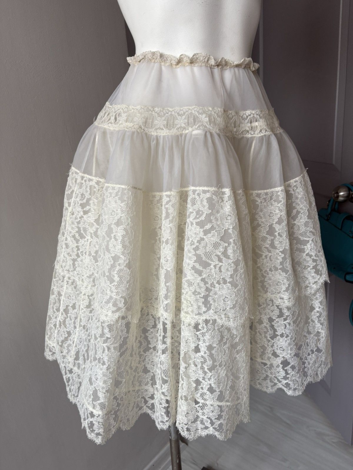 Vintage Vintage petticoat Size 26" / US 2 / IT 38 - 17 Thumbnail