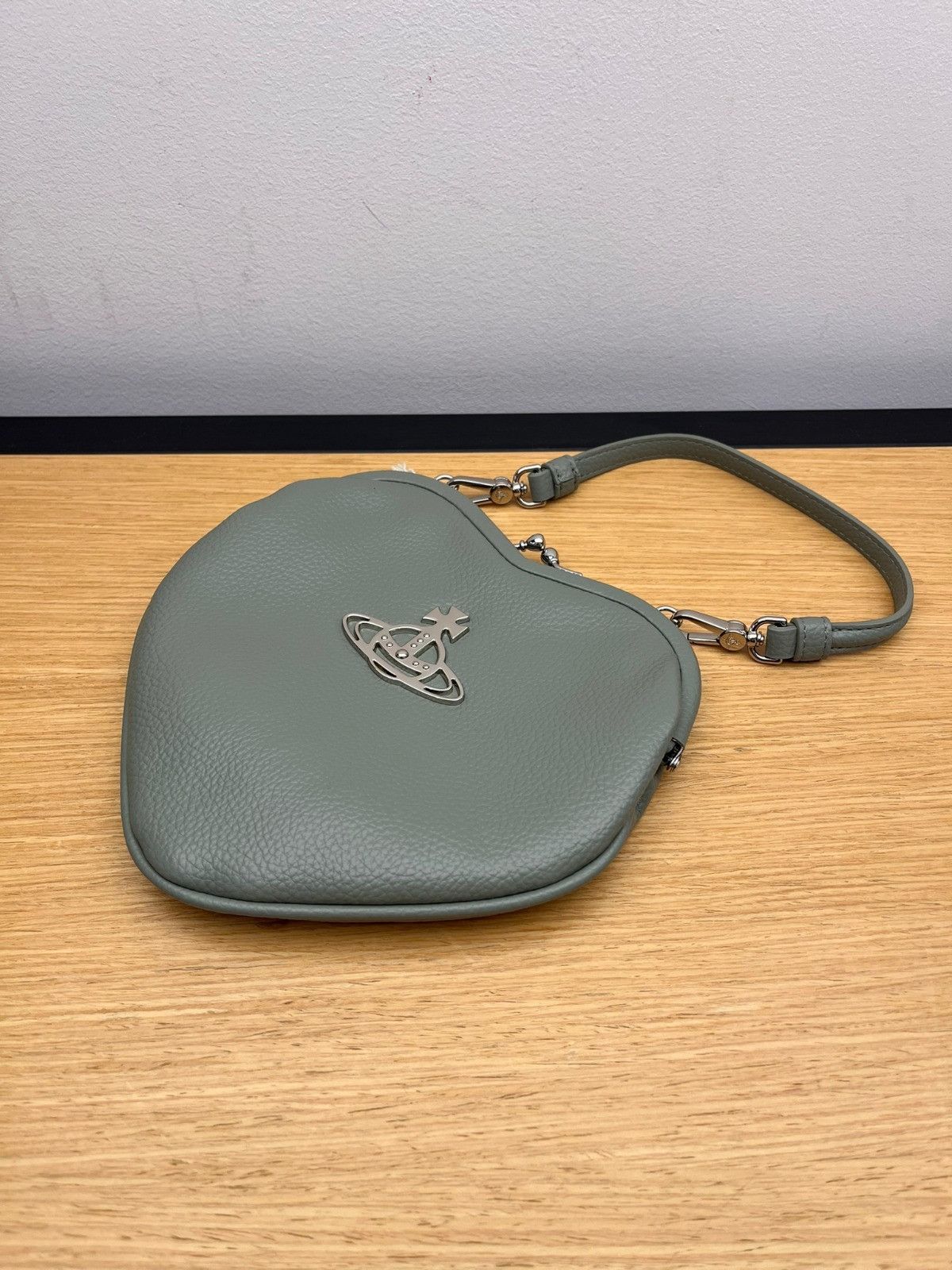 Vivienne Westwood o1f1d3z0625 Size: OS / Belle Heart Frame Purse in Gray Size ONE SIZE - 1 Preview