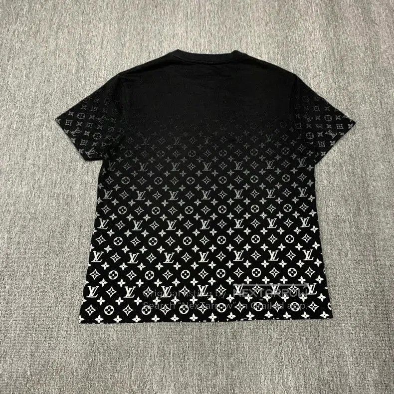 Louis Vuitton LV Black Gradient Print Short Sleeve. Size US M / EU 48-50 / 2 - 2 Thumbnail