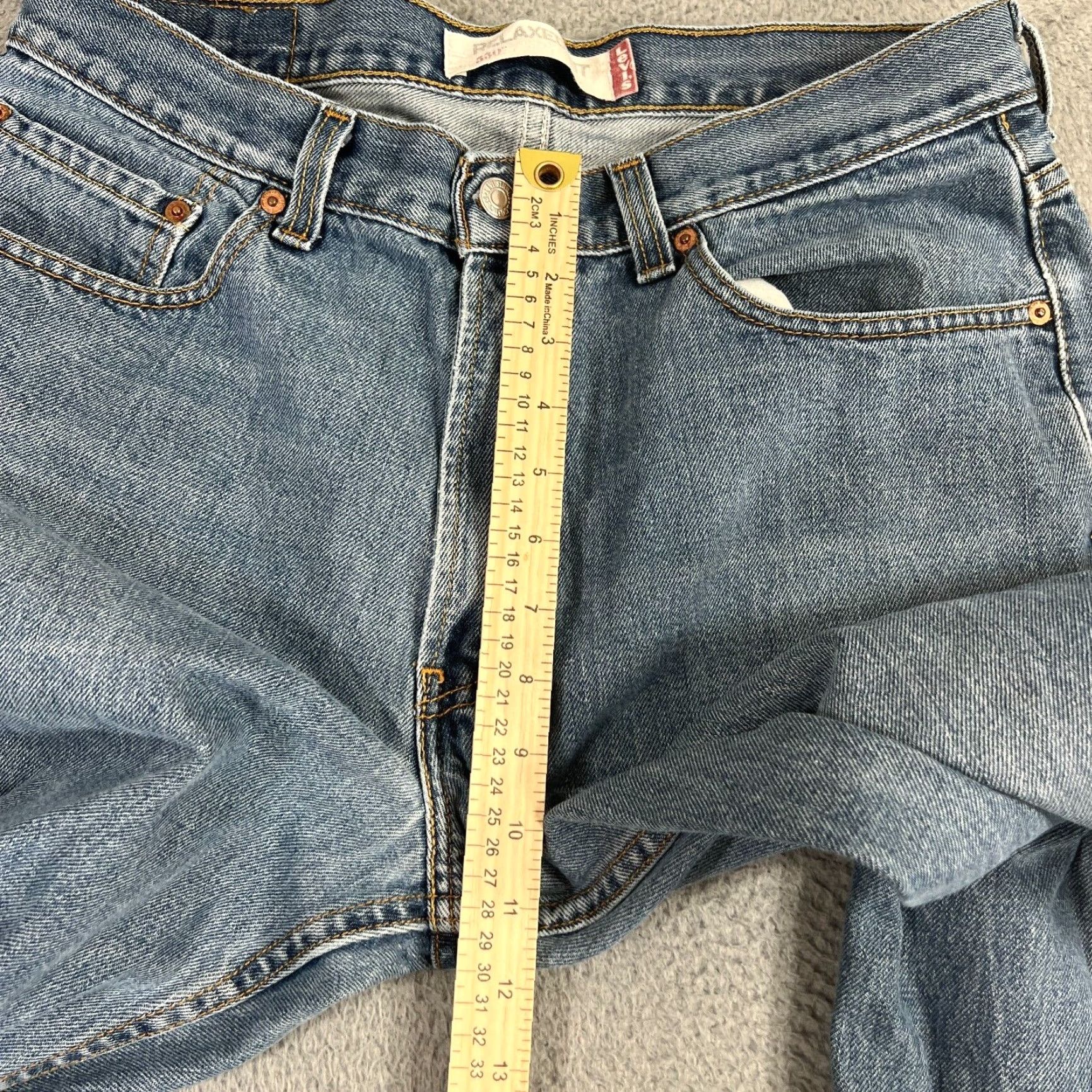 Levi's VINTAGE Levi's 550 Jeans Mens 34x32 Relaxed Fit Distressed Straight Leg Blue 90s Grunge USA Mens Size US 34 / EU 50 - 3 Thumbnail