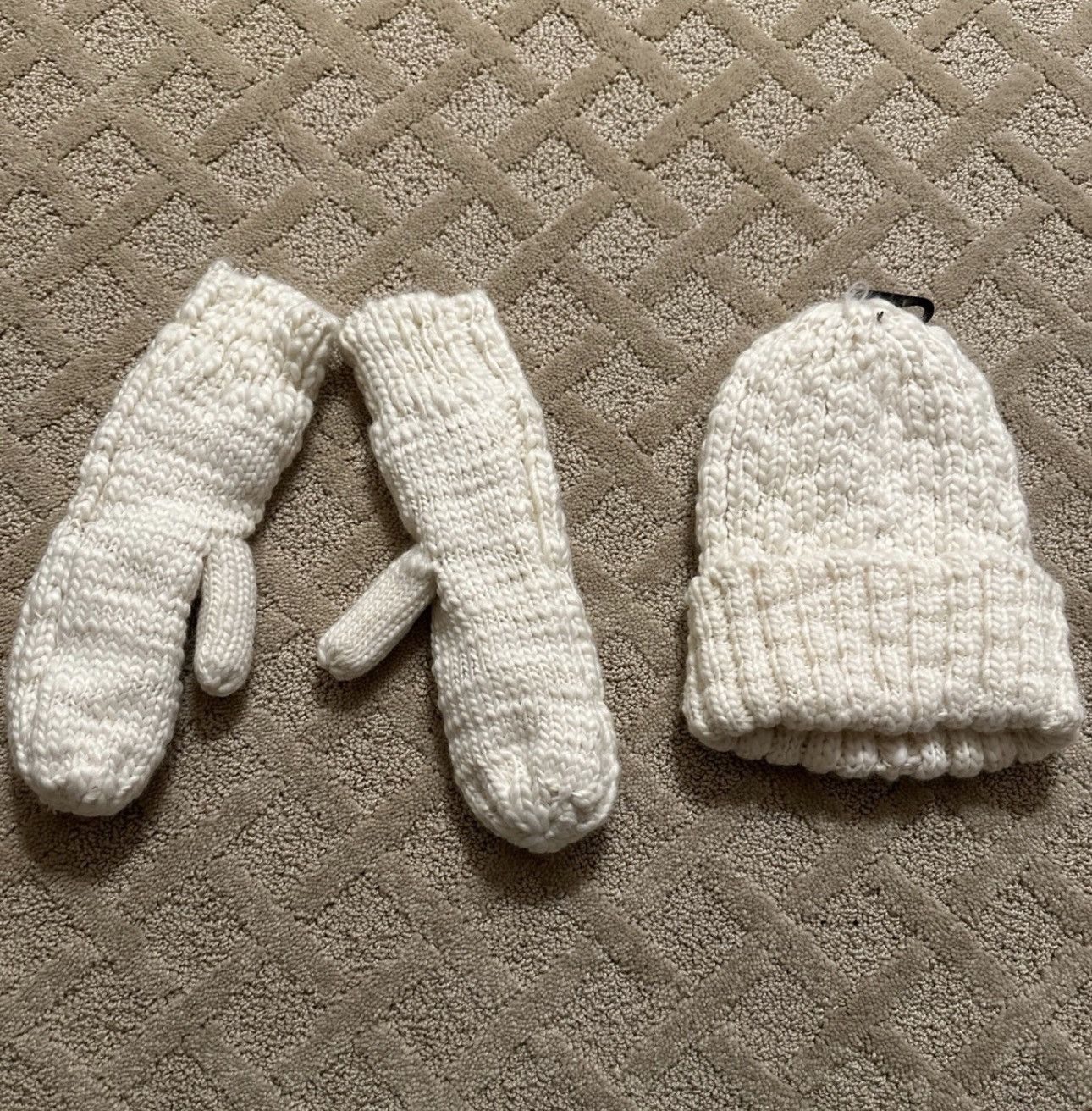 H&M H&M Beanie and Gloves Womens Size ONE SIZE - 2 Thumbnail