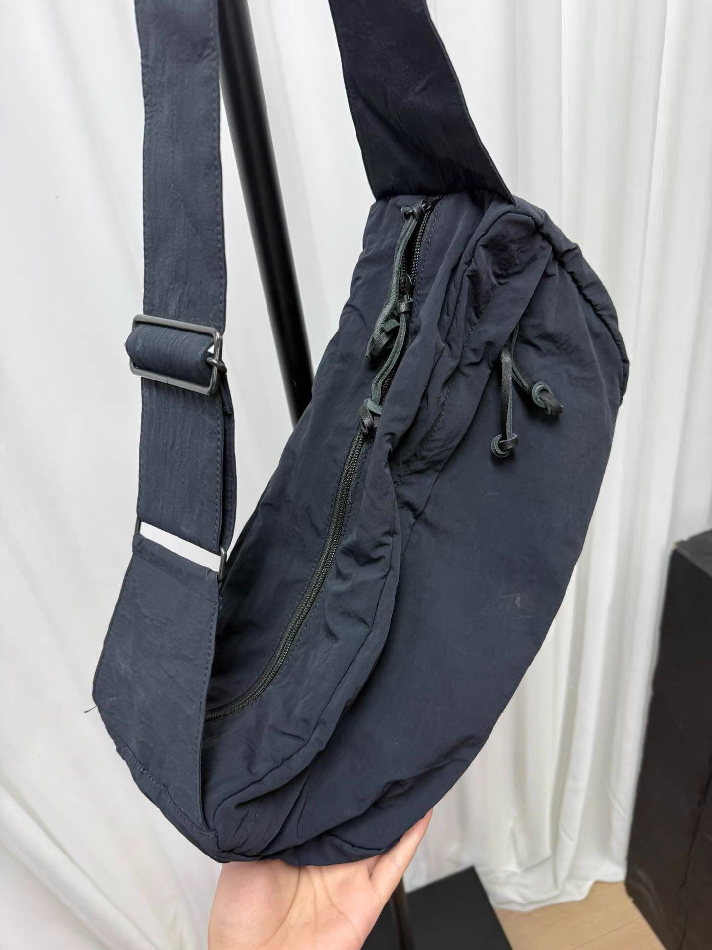 Yohji Yamamoto Yohji Yamamoto Y's Metallic Nylon Dumpling Crossbody Bag K20 Size ONE SIZE - 1 Thumbnail