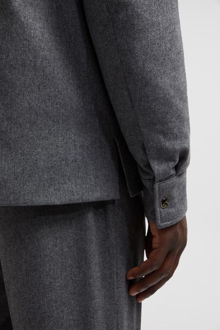 Moncler o1s22i1n1124 Cashmere Down Shirt Jacket in Grey Size US L / EU 52-54 / 3 - 8 Thumbnail