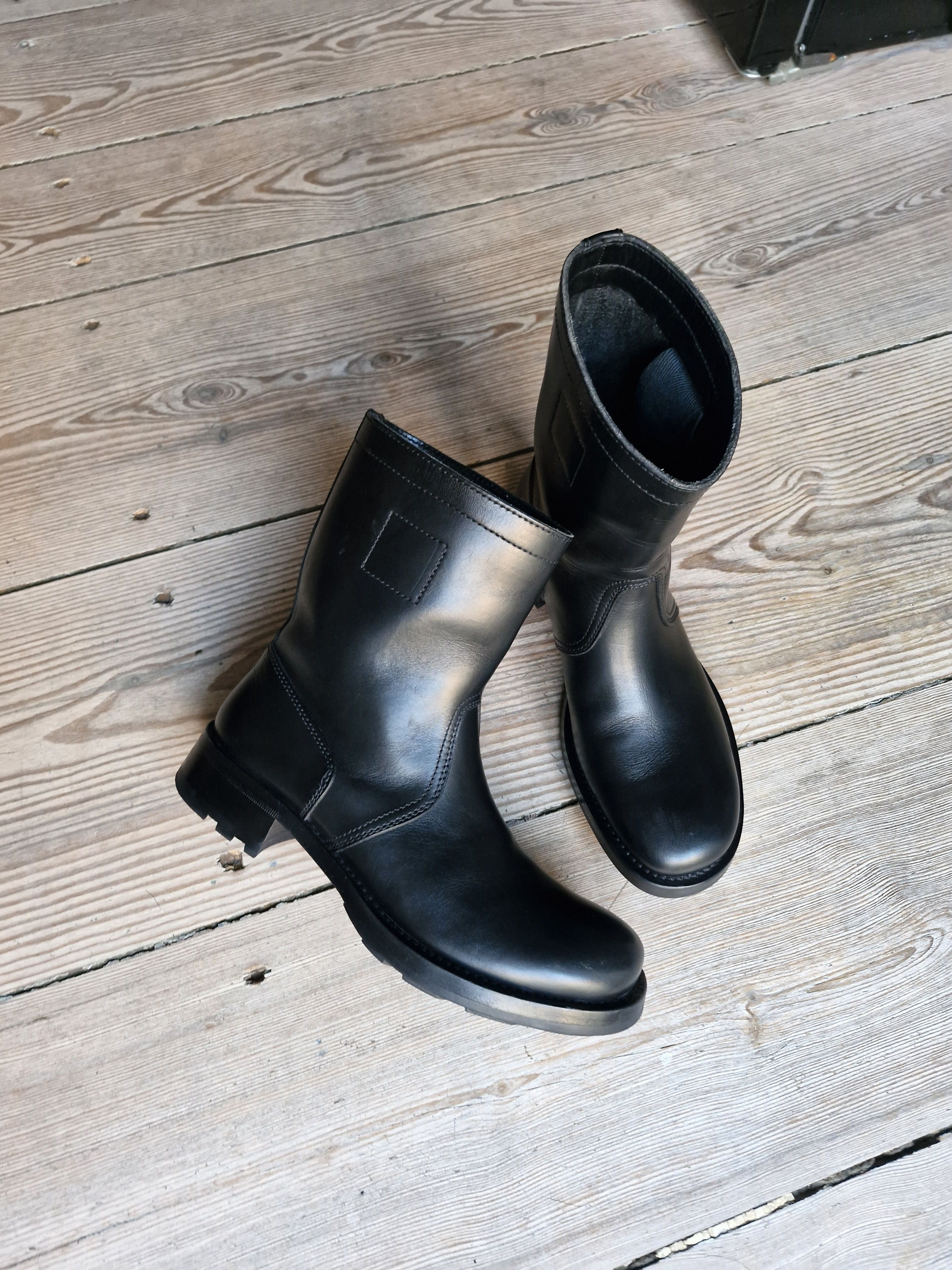 Miu Miu Short, pull-on FW01 "Peco" boots Size US 7 / EU 40 - 5 Thumbnail
