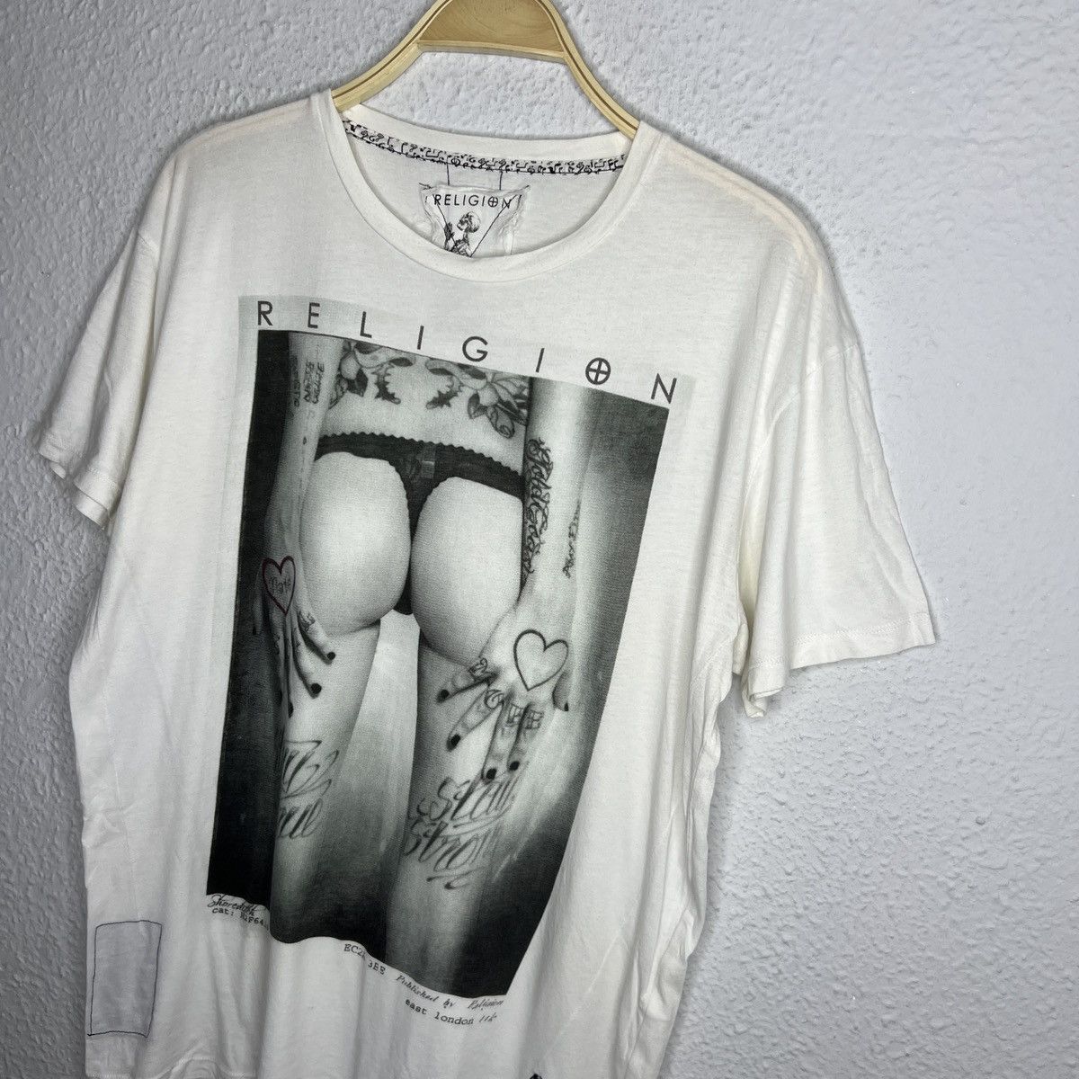 True Religion Vintage Tshirt Y2K Religion Sexy Chick Girl Ass Full Print Size US L / EU 52-54 / 3 - 3 Thumbnail