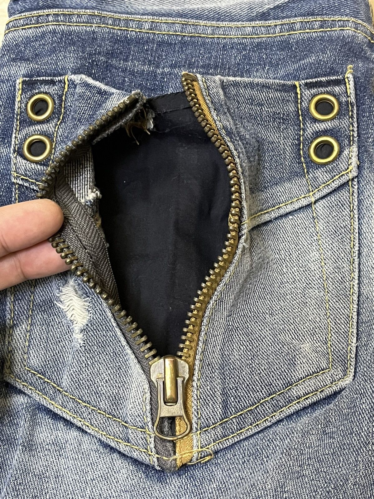 Japanese Brand SICK🔥JAPANESE BRAND OLD ARMY DISTRESSED STYLE DENIM/JEANS Size US 32 / EU 48 - 14 Thumbnail