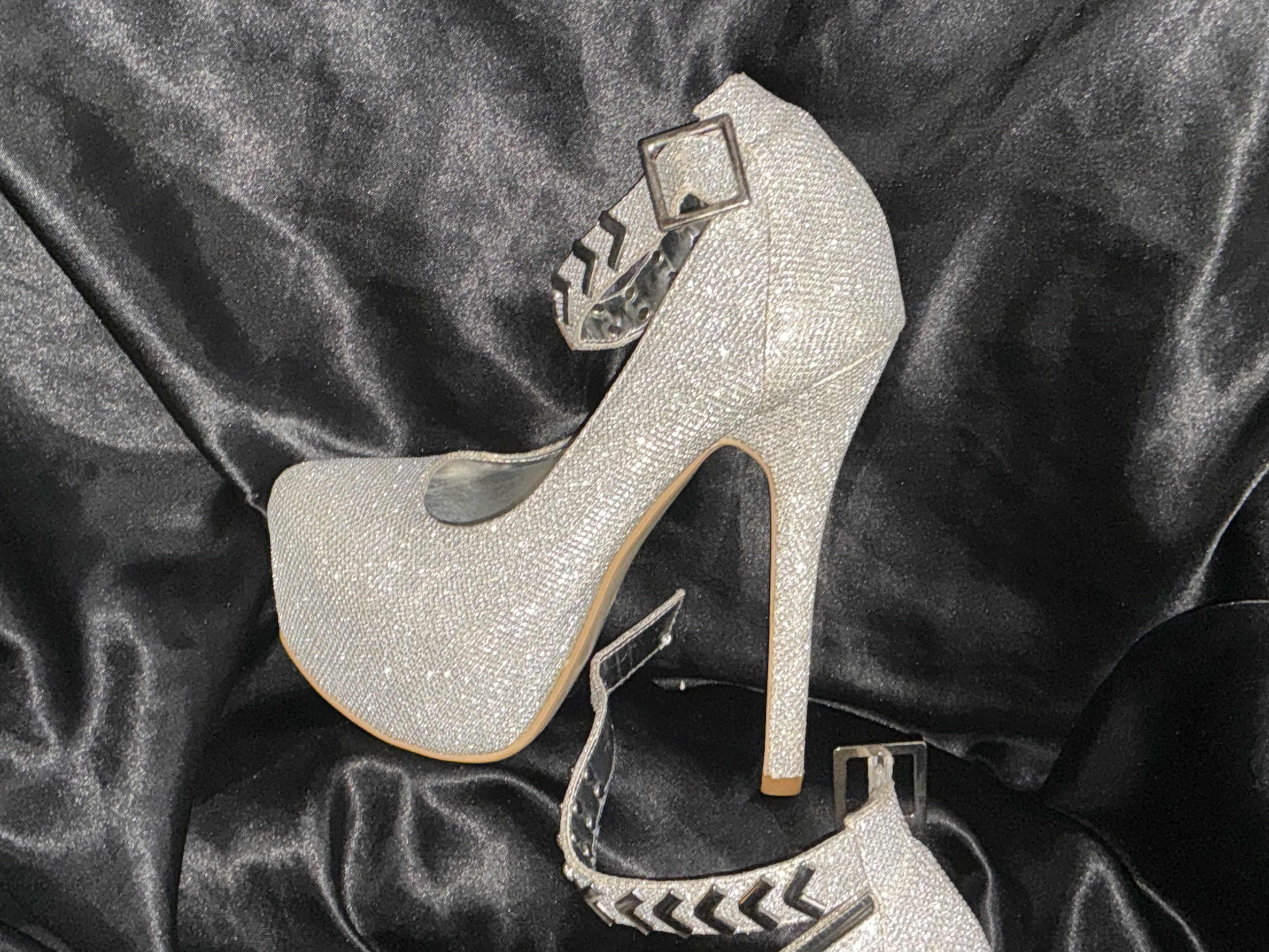 Other Gorgeous PAZZLE 5-inch silver glitter stiletto $90 OBO Size US 6 / IT 36 - 6 Thumbnail