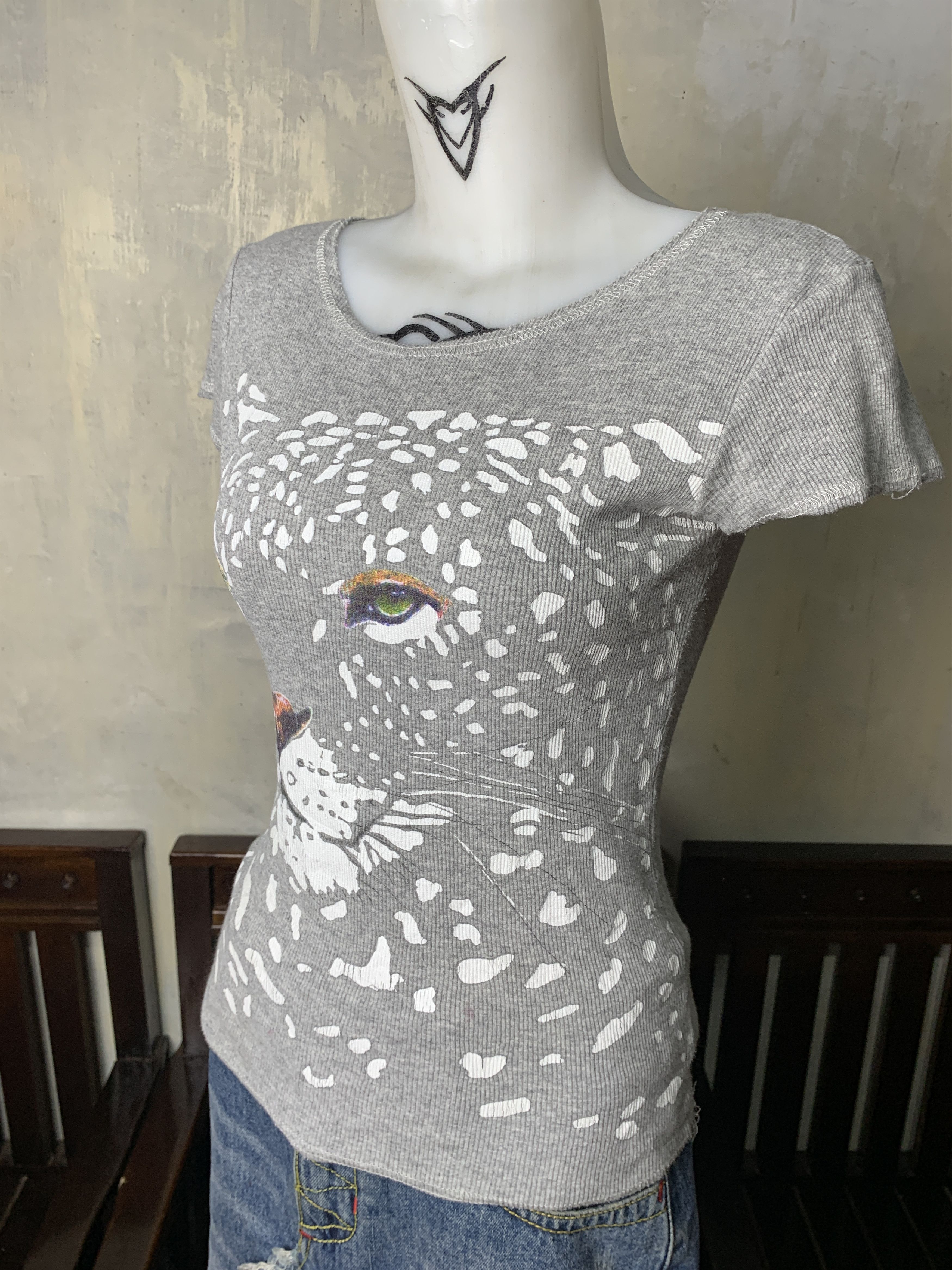 Krizia Krizia Maglia Gray Leopard Graphic Fitted Tee (S) Size S / US 4 / IT 40 - 2 Thumbnail