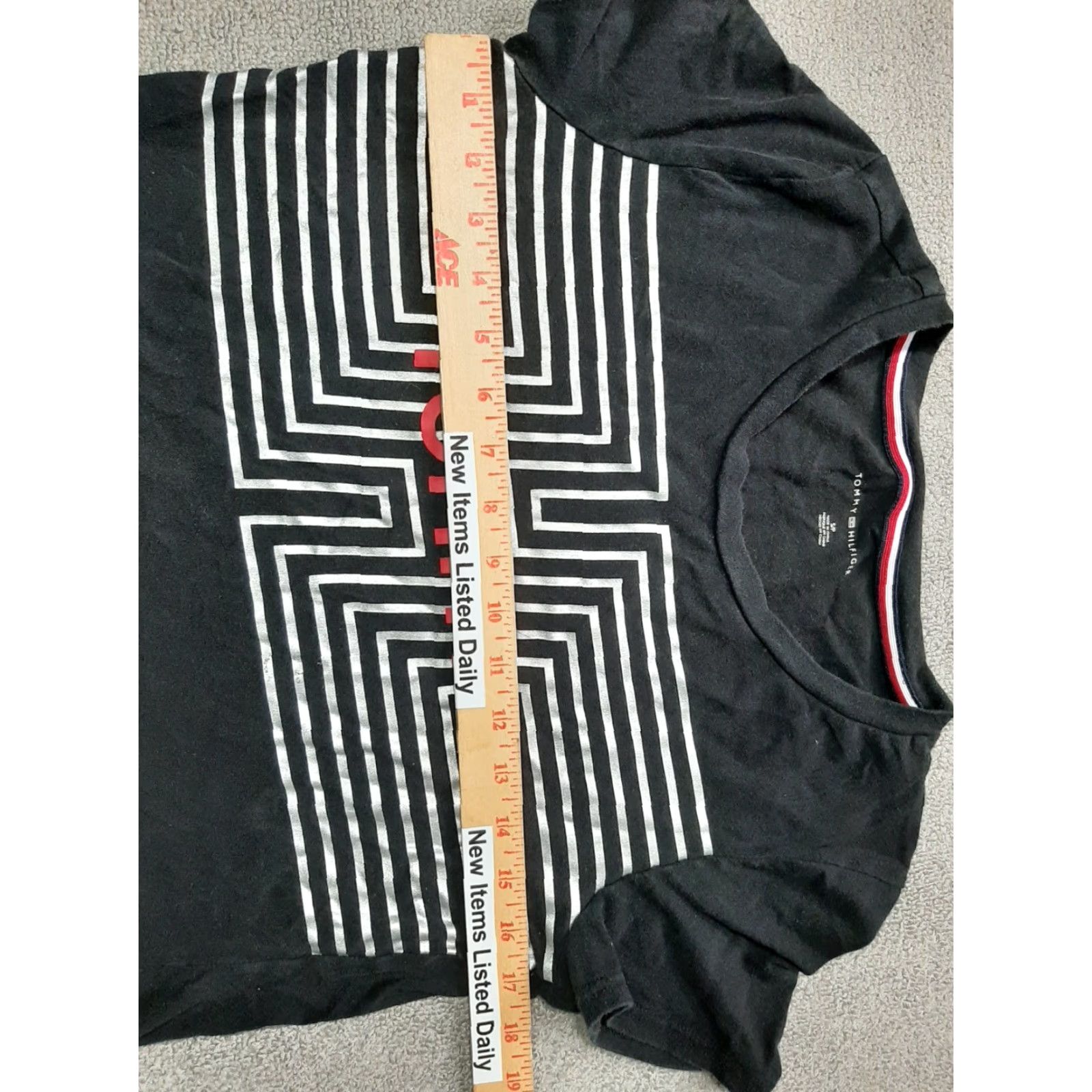 Tommy Hilfiger Tommy Hilfiger Womens Small S Black Spell out Top Shirt Shirt T-Shirt Casual All Seasons Womens S Black Spell out Top Shirt Size S / US 4 / IT 40 - 5 Thumbnail