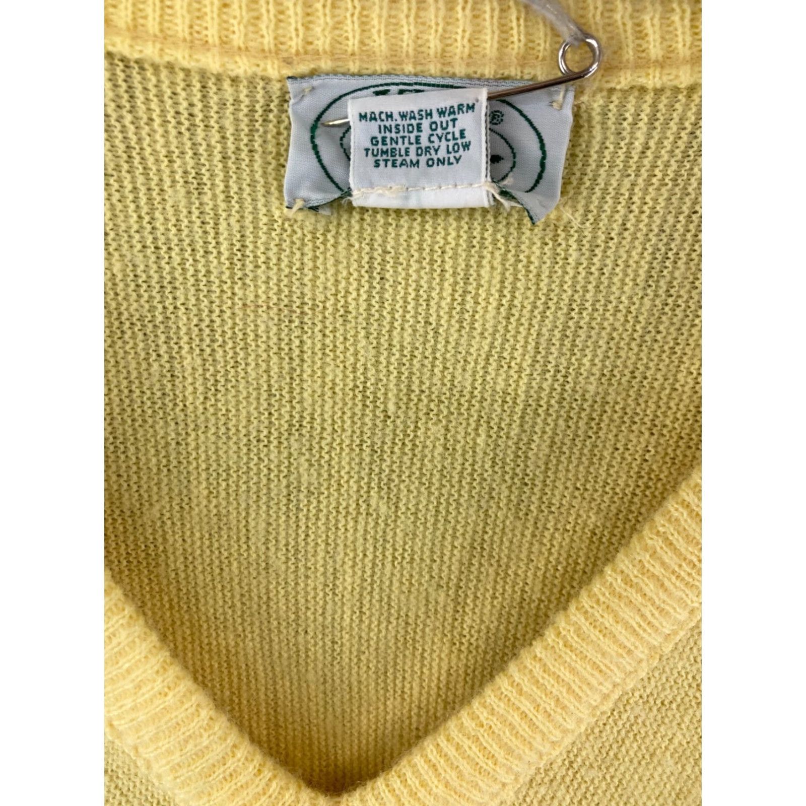 Izod VINTAGE Izod Lacoste Mens Sweater Pullover Large Yellow Logo Embroidered 80s 90s SKU: L Mens Knit V-Neck Size US L / EU 52-54 / 3 - 7 Thumbnail