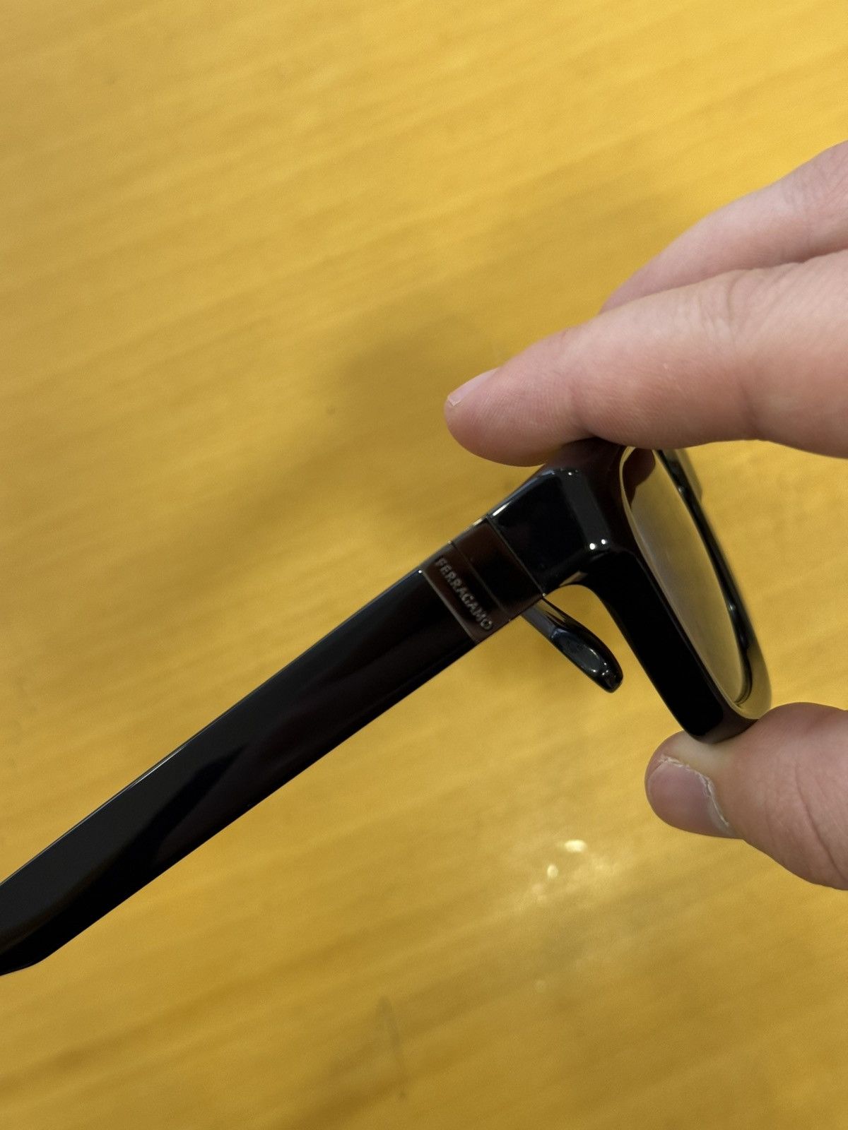 Salvatore Ferragamo Ferragamo Sunglasses SF2009S 001 Size ONE SIZE - 4 Thumbnail