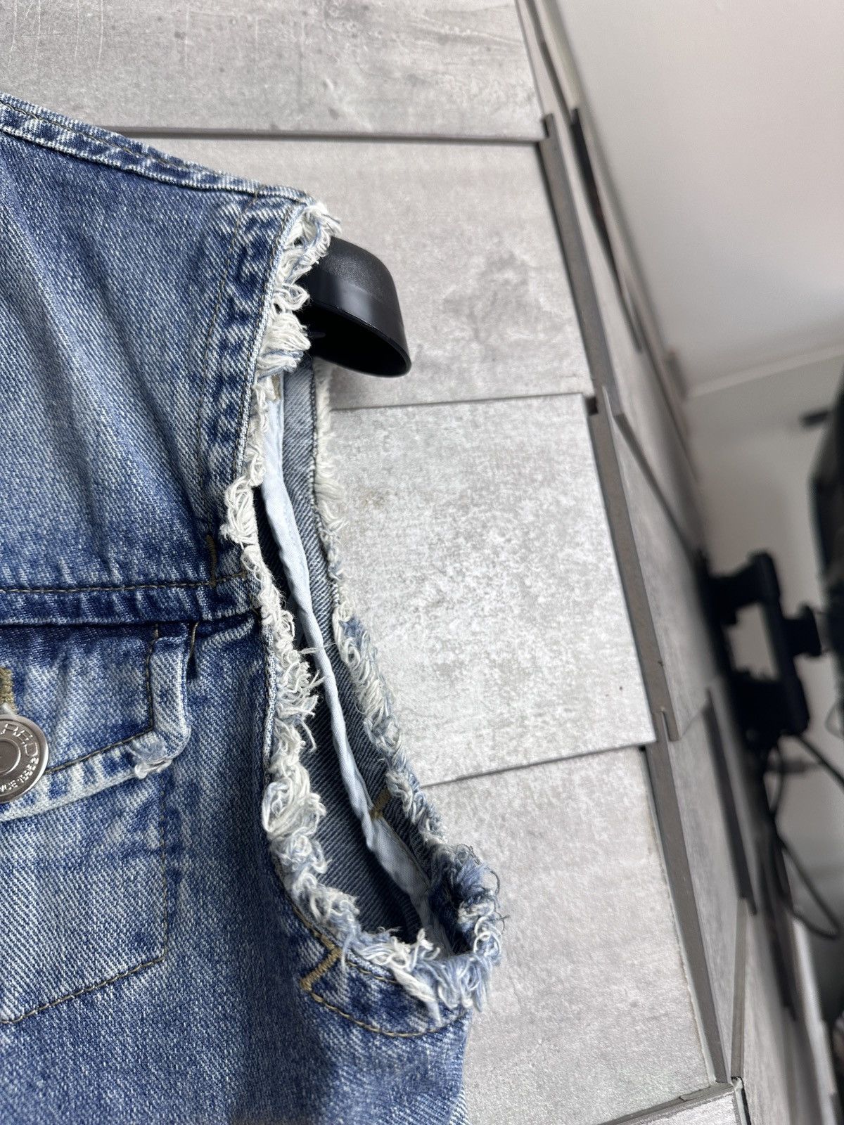 Dsquared2 Rare Cropped Distressed Dsquared2 Denim Vest Runway SS2005 Size US L / EU 52-54 / 3 - 10 Thumbnail