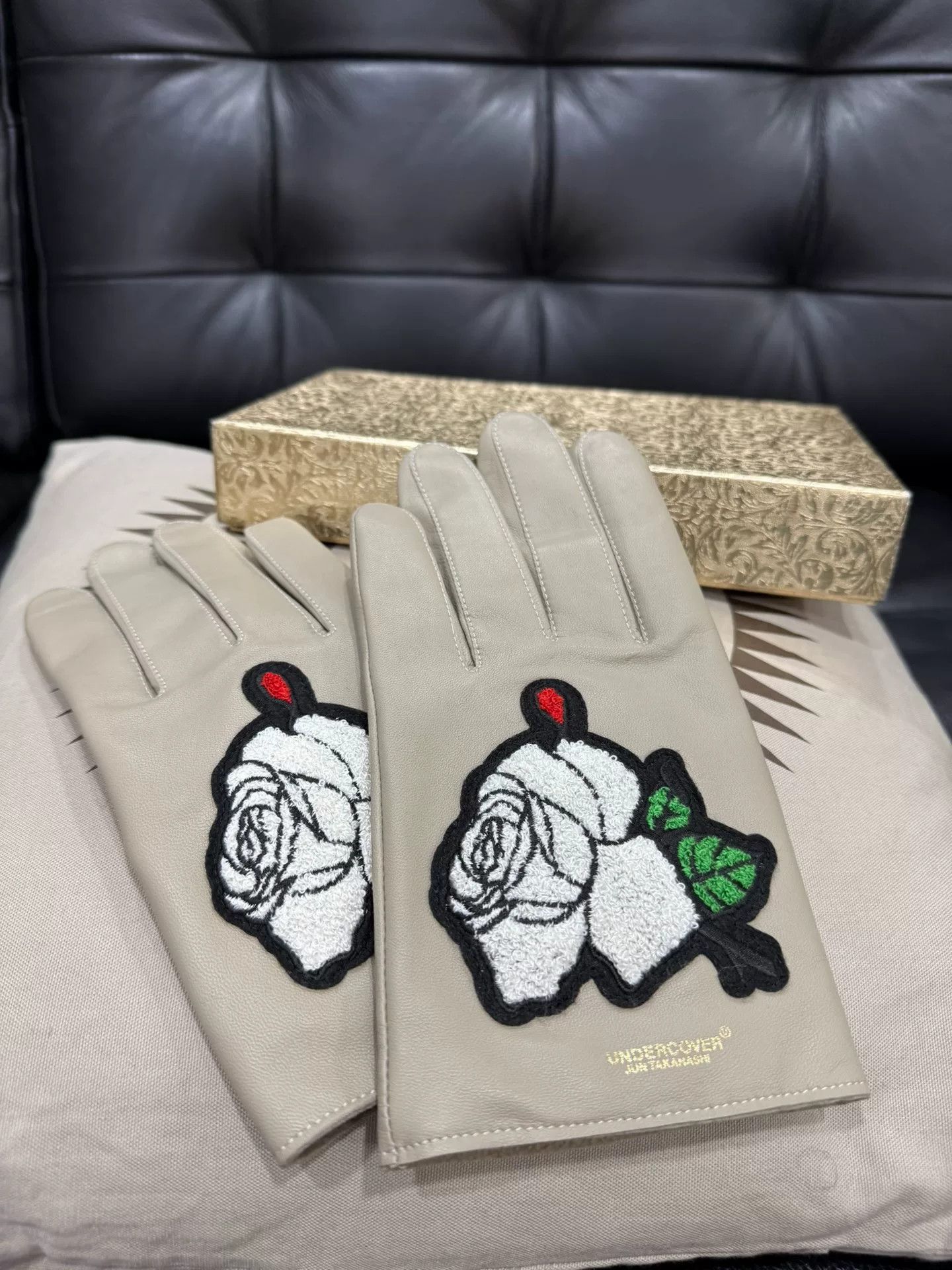 Comme des Garcons undercover rose embroidered leather gloves Size ONE SIZE - 1 Thumbnail