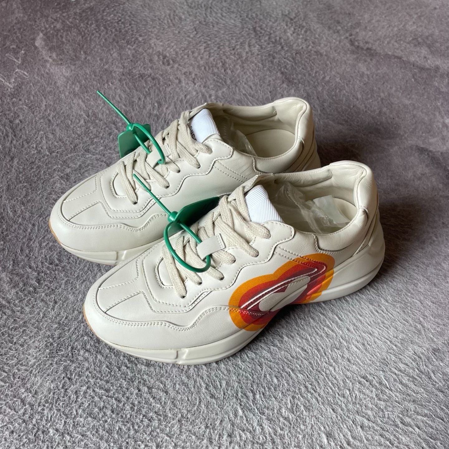 Gucci Gucci White Lowtop Sneakers 36.5 Women Size US 6 / IT 36 - 1 Thumbnail