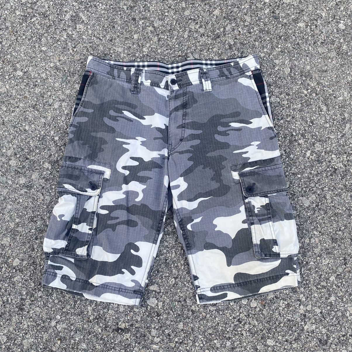 Burberry Rare Burberry Black Label Camo Short Size US 32 / EU 48 - 1 Thumbnail