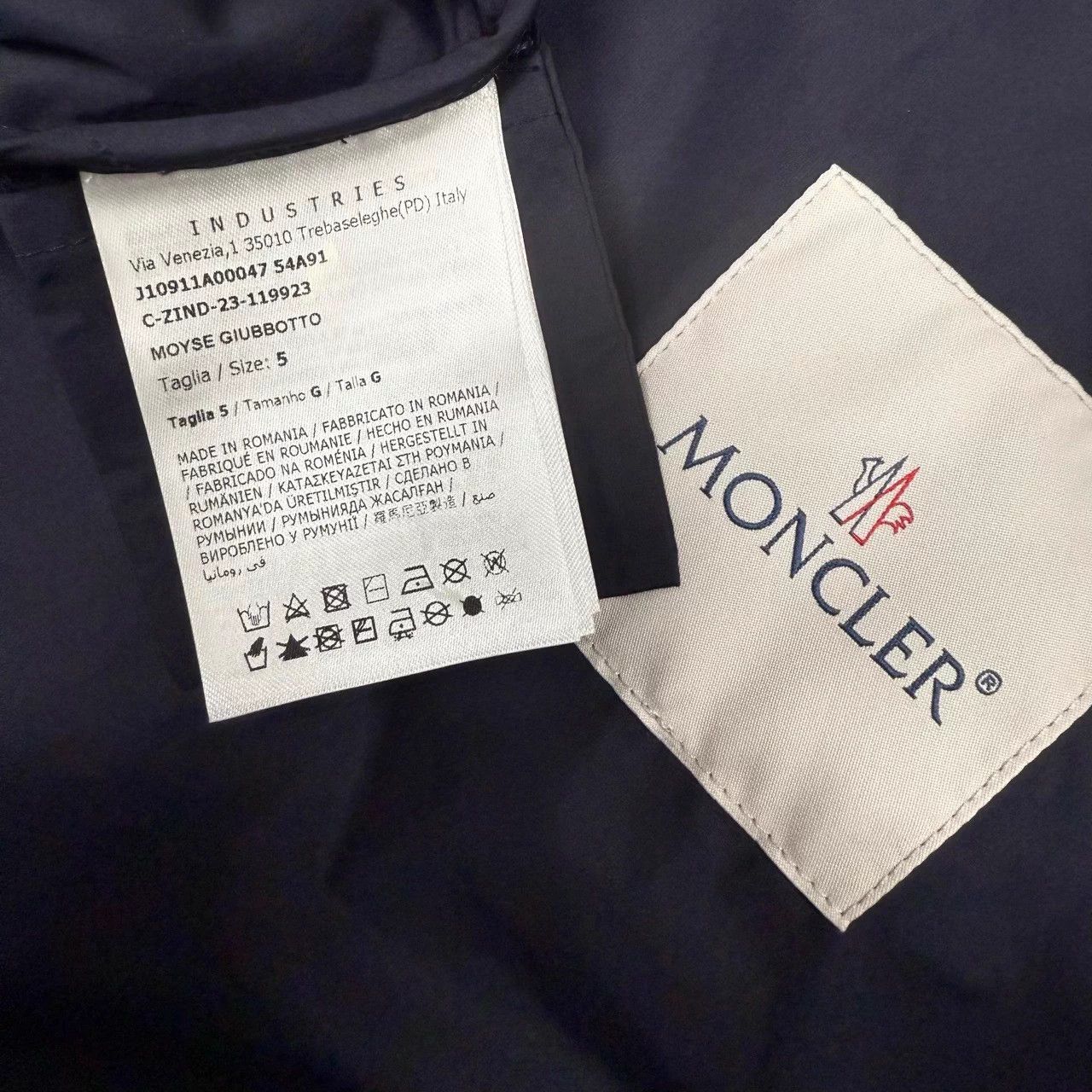 Moncler Moncler Dragon Year Navy Arm Logo Zip Jacket Size 5 Size US XXL / EU 58 / 5 - 4 Thumbnail
