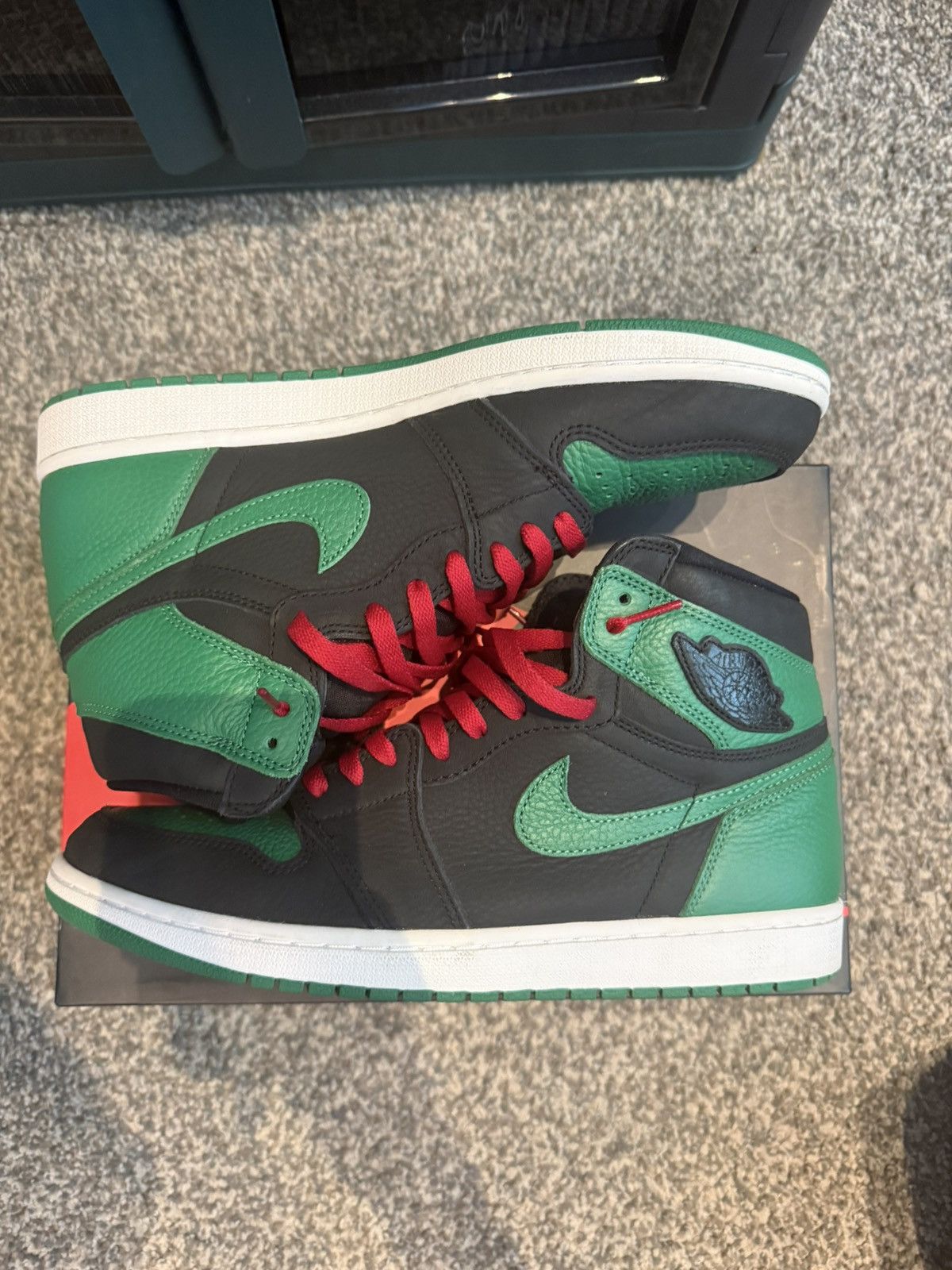 Jordan Brand Jordan 1 High Og Pine Green Black Size US 11.5 / EU 44-45 - 1 Thumbnail