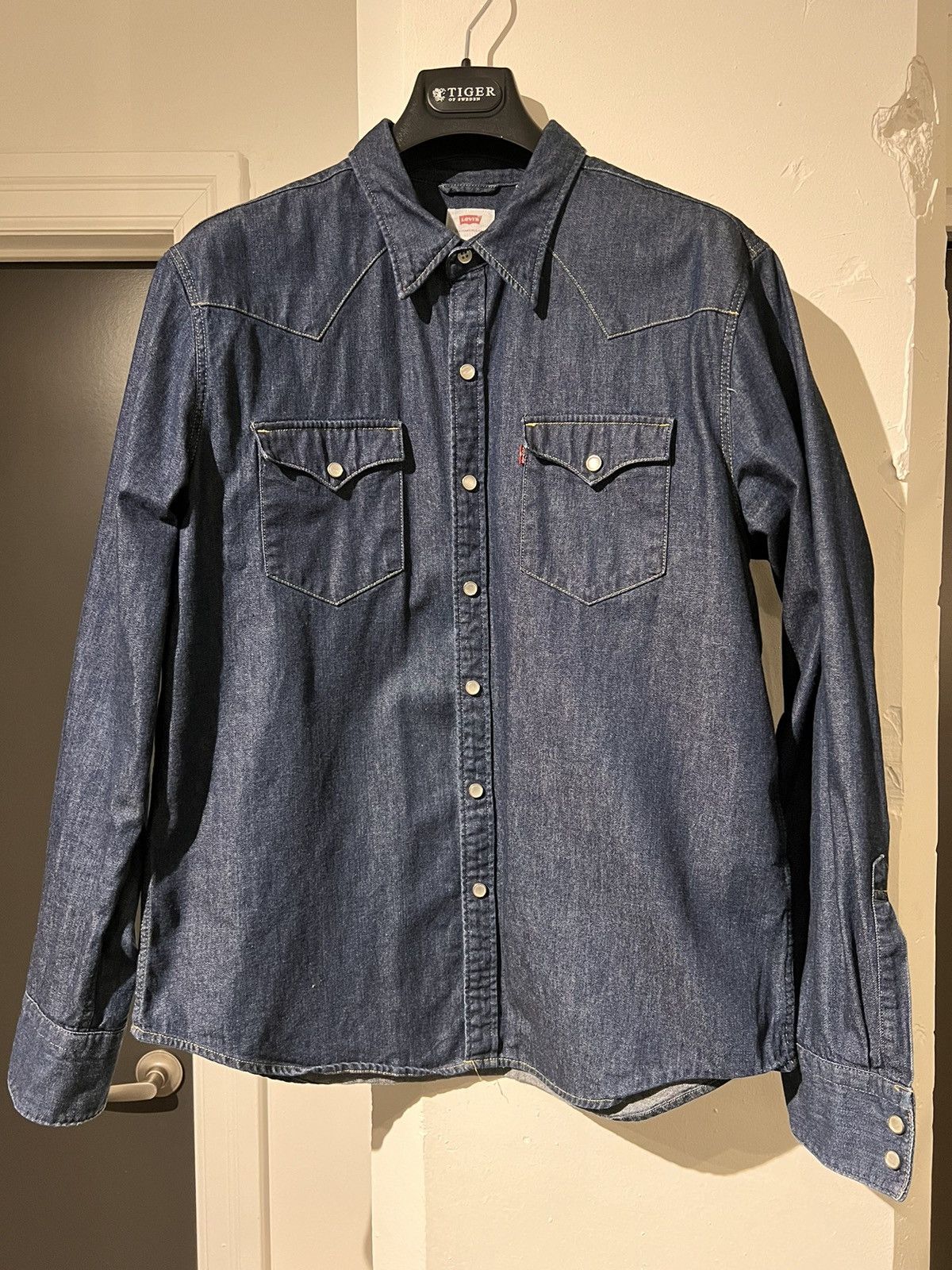 image of Levis Levi’S Classic Western Denim Shirt in Blue, Men's (Size Large)