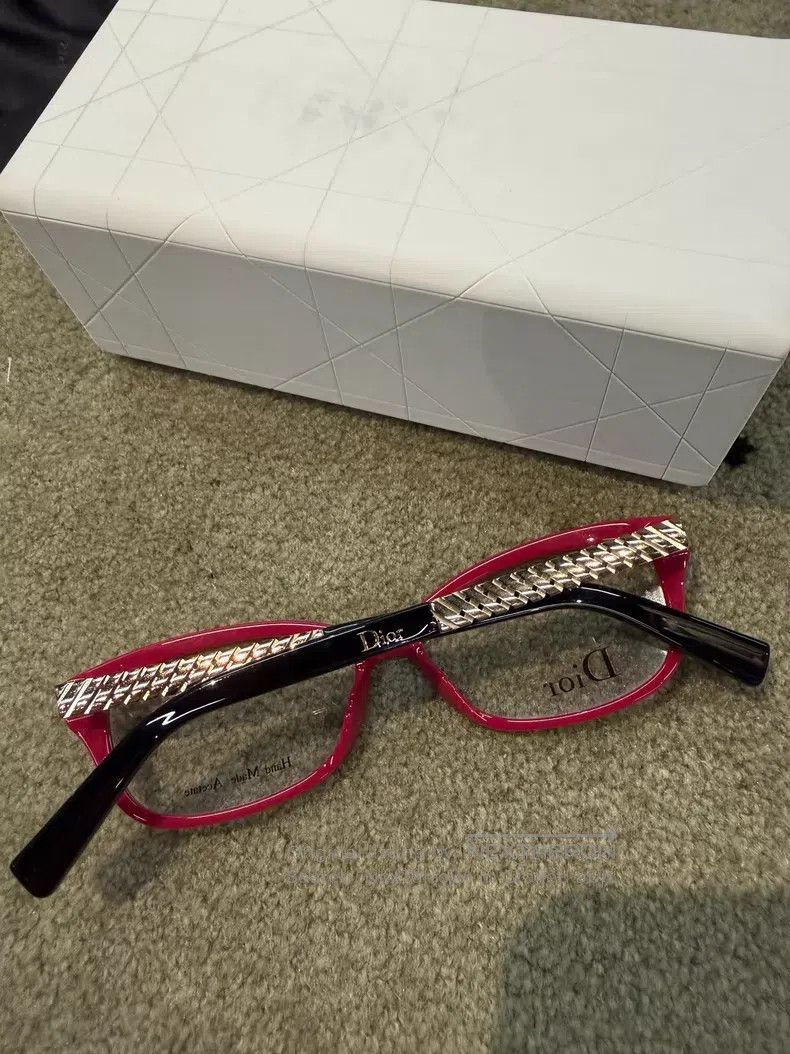 Dior Dior Red Frame Sunglasses with Gold Edges Size ONE SIZE - 4 Thumbnail