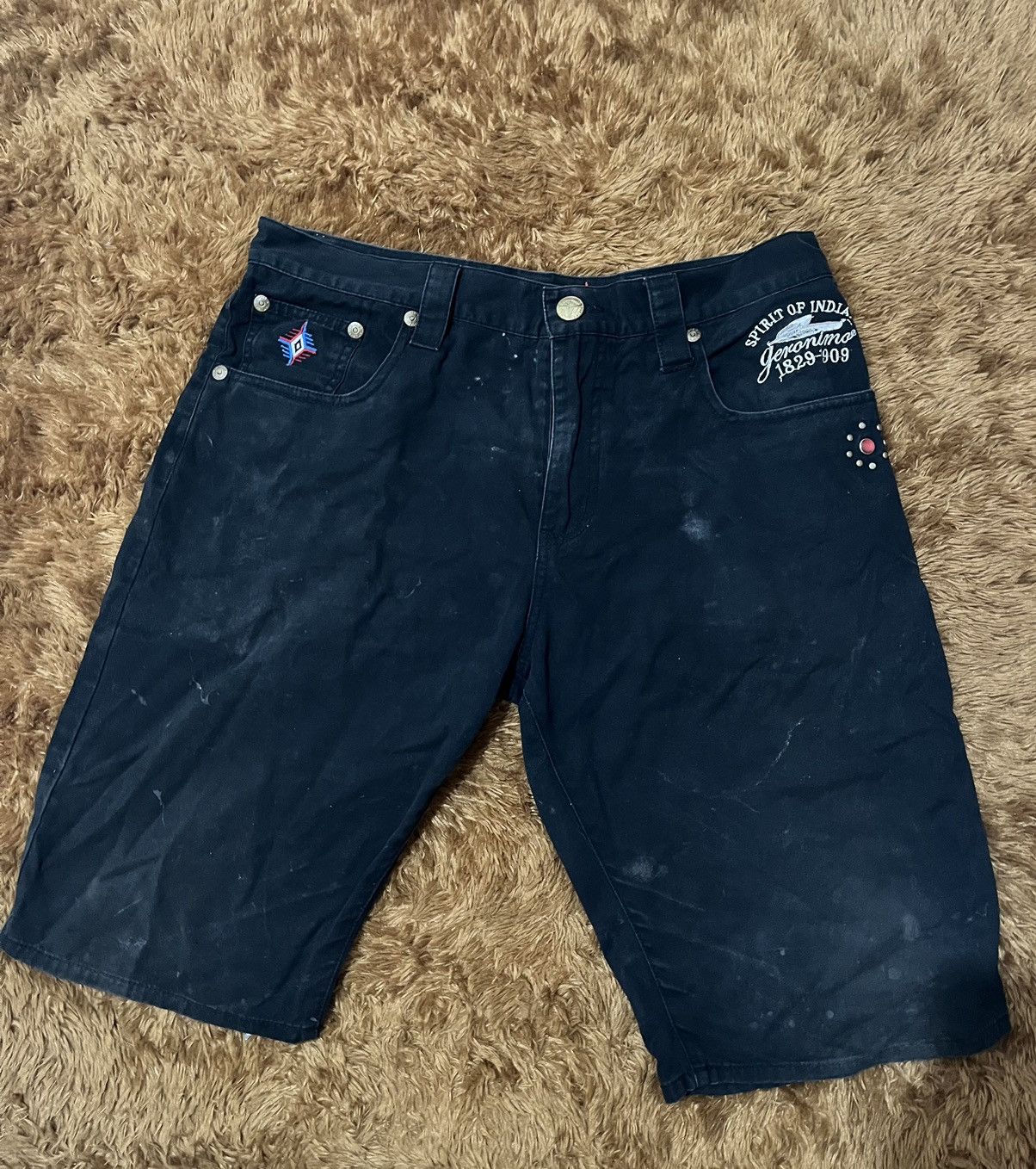 Japanese Brand 2001 GERONIMO LEGEND RUGGED SPIRIT OF INDIAN Shortspants Size US 34 / EU 50 - 1 Thumbnail