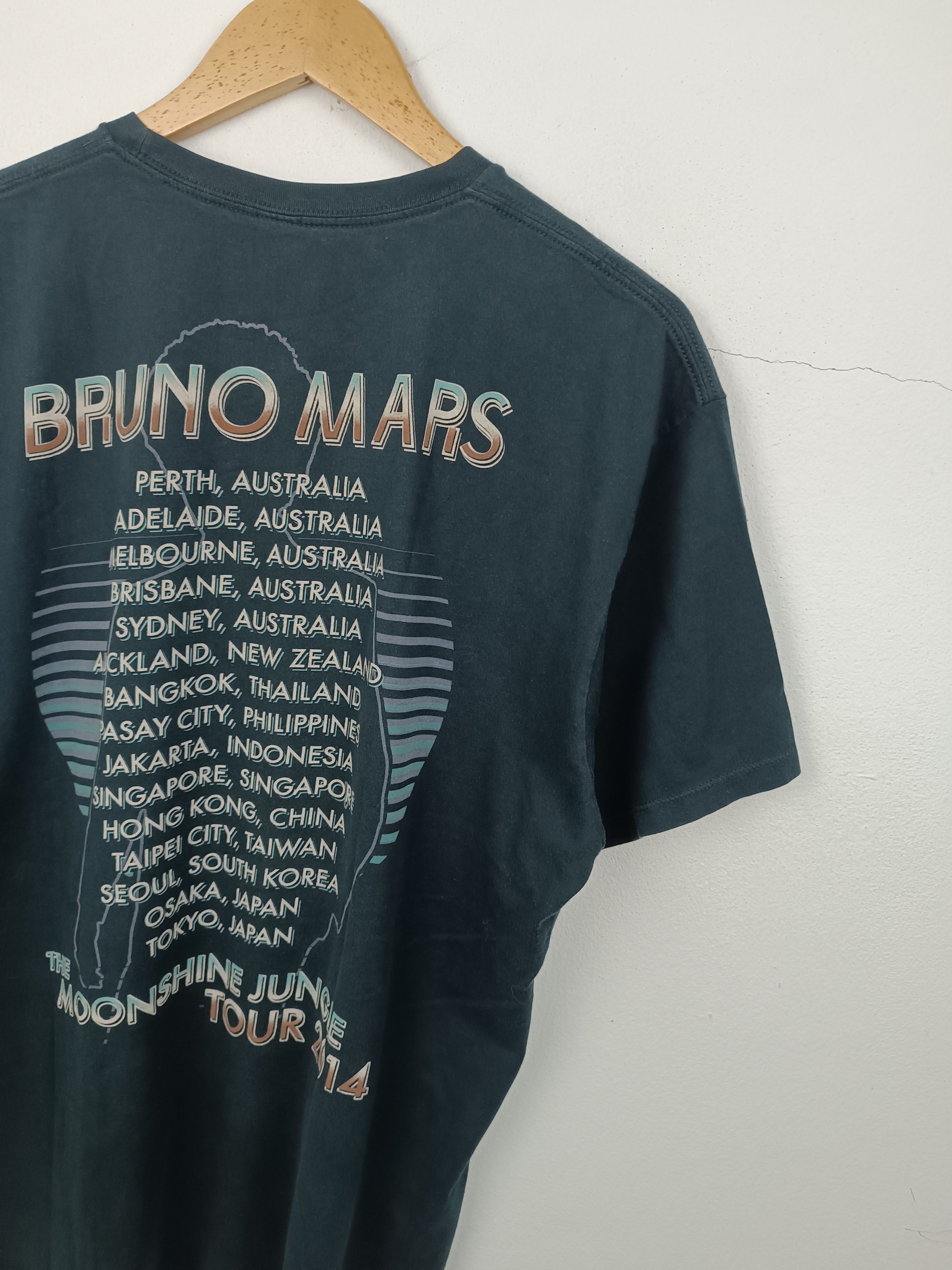 Rap Tees VINTAGE 2014 BRUNO MARS MOONSHINE JUNGLE drake beyonce Size US XL / EU 56 / 4 - 17 Thumbnail