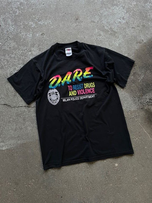 Fruit Of The Loom “Milan Police Dare to Resist Drugs & Violence” vintage tee Size US L / EU 52-54 / 3 - 1 Thumbnail