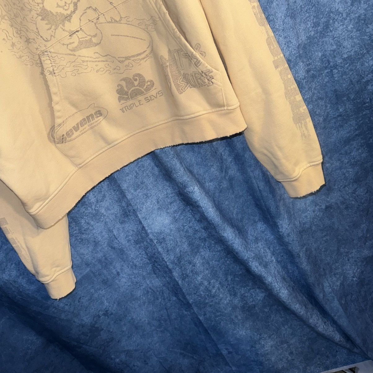 TRIPLE SEVENS Triple Sevens Surf Bear Graphic beige Hoodie Pullover Size US M / EU 48-50 / 2 - 9 Thumbnail